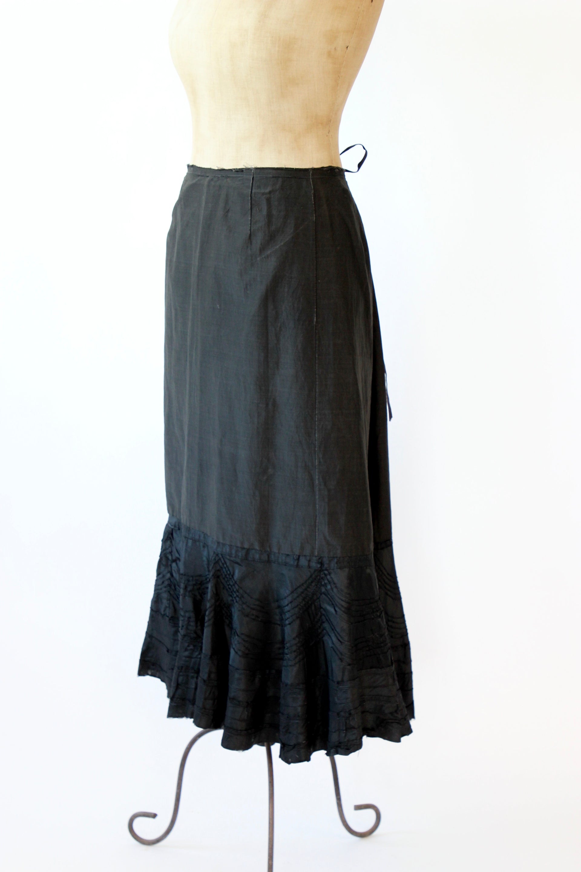 Antique Victorian Edwardian Black Cotton/Silk Skirt // Size XS - M