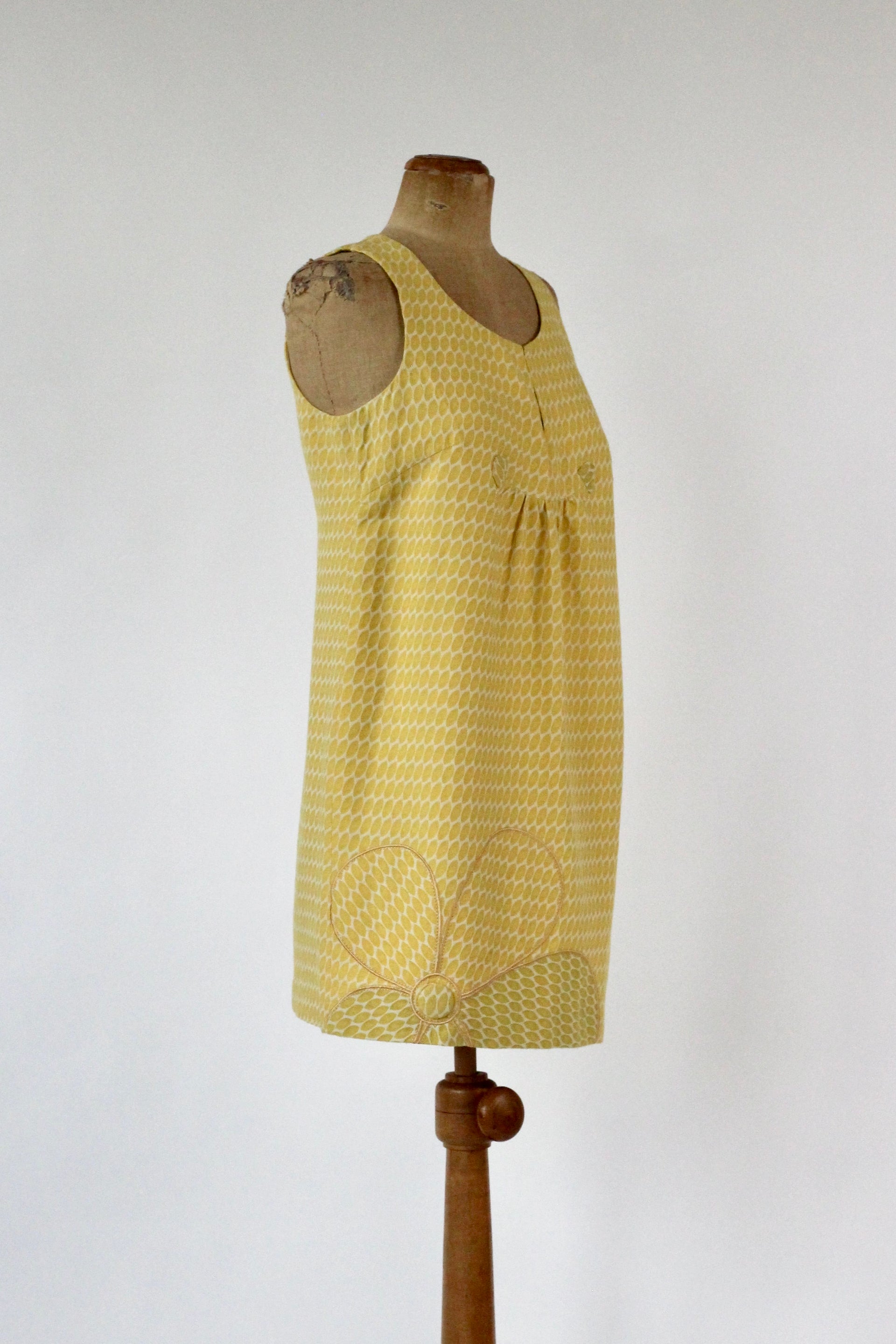 Vintage White Mod Dress with Yellow Dots //Size M