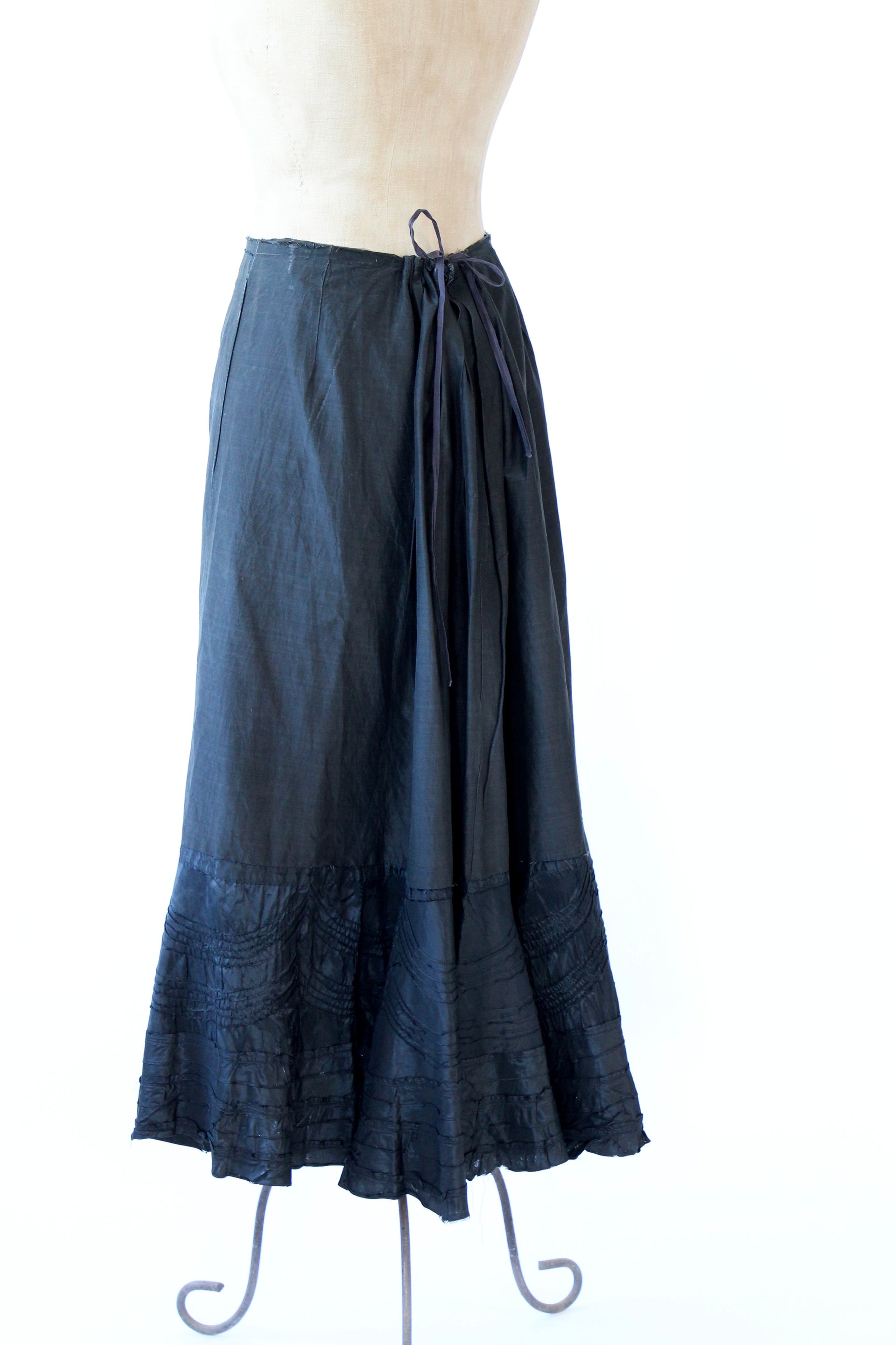 Antique Victorian Edwardian Black Cotton/Silk Skirt // Size XS - M