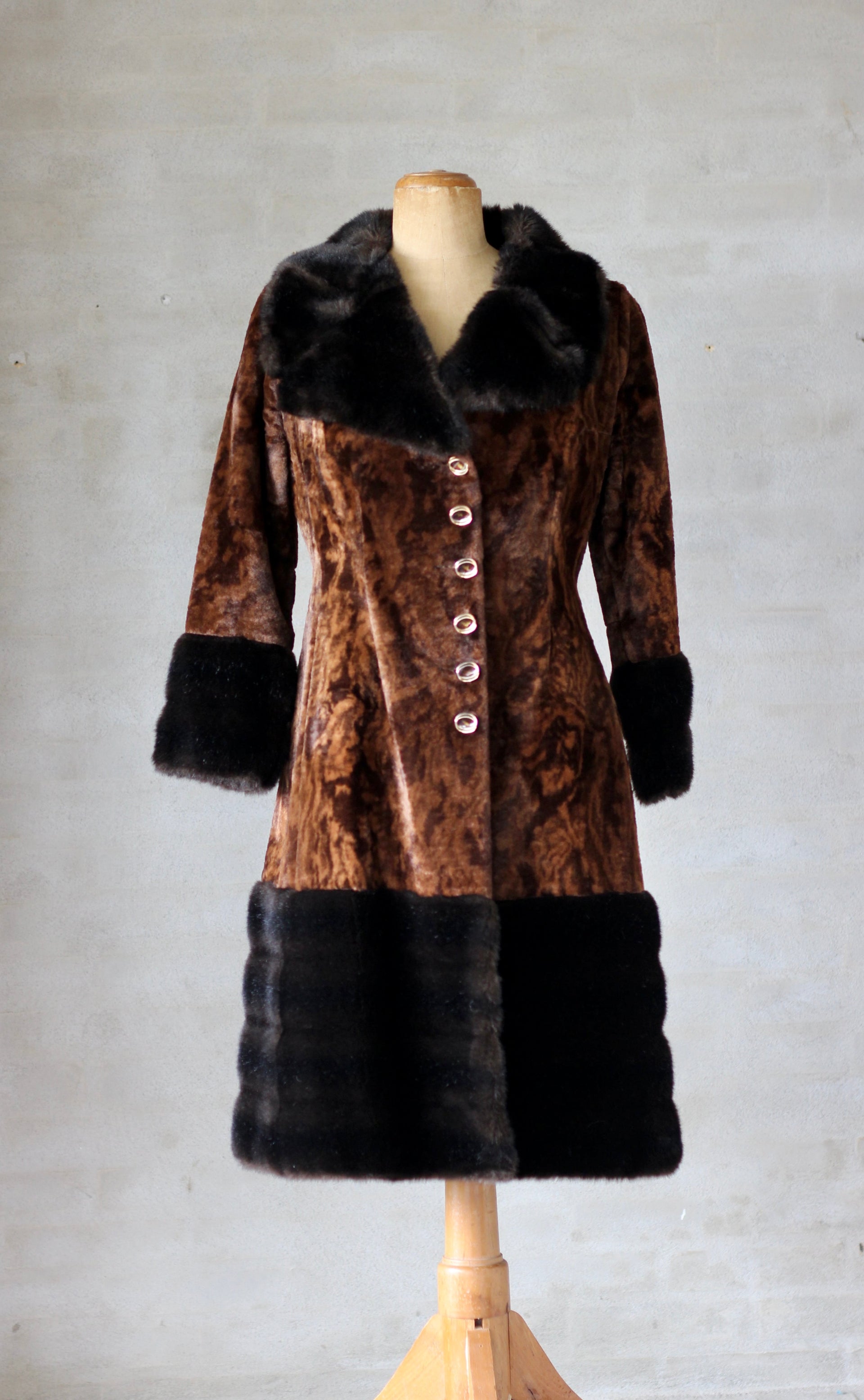 1960s  Chocolate Brown Faux Fur Coat//Size M