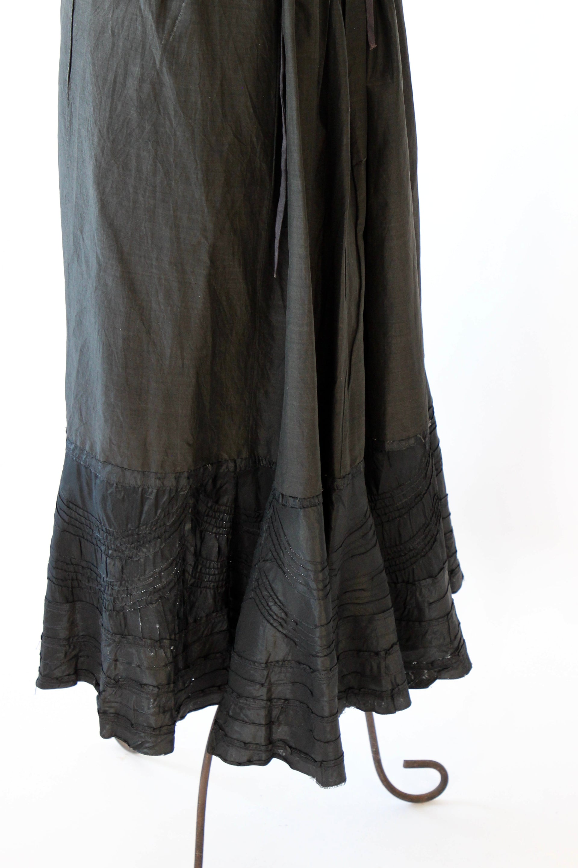Antique Victorian Edwardian Black Cotton/Silk Skirt // Size XS - M