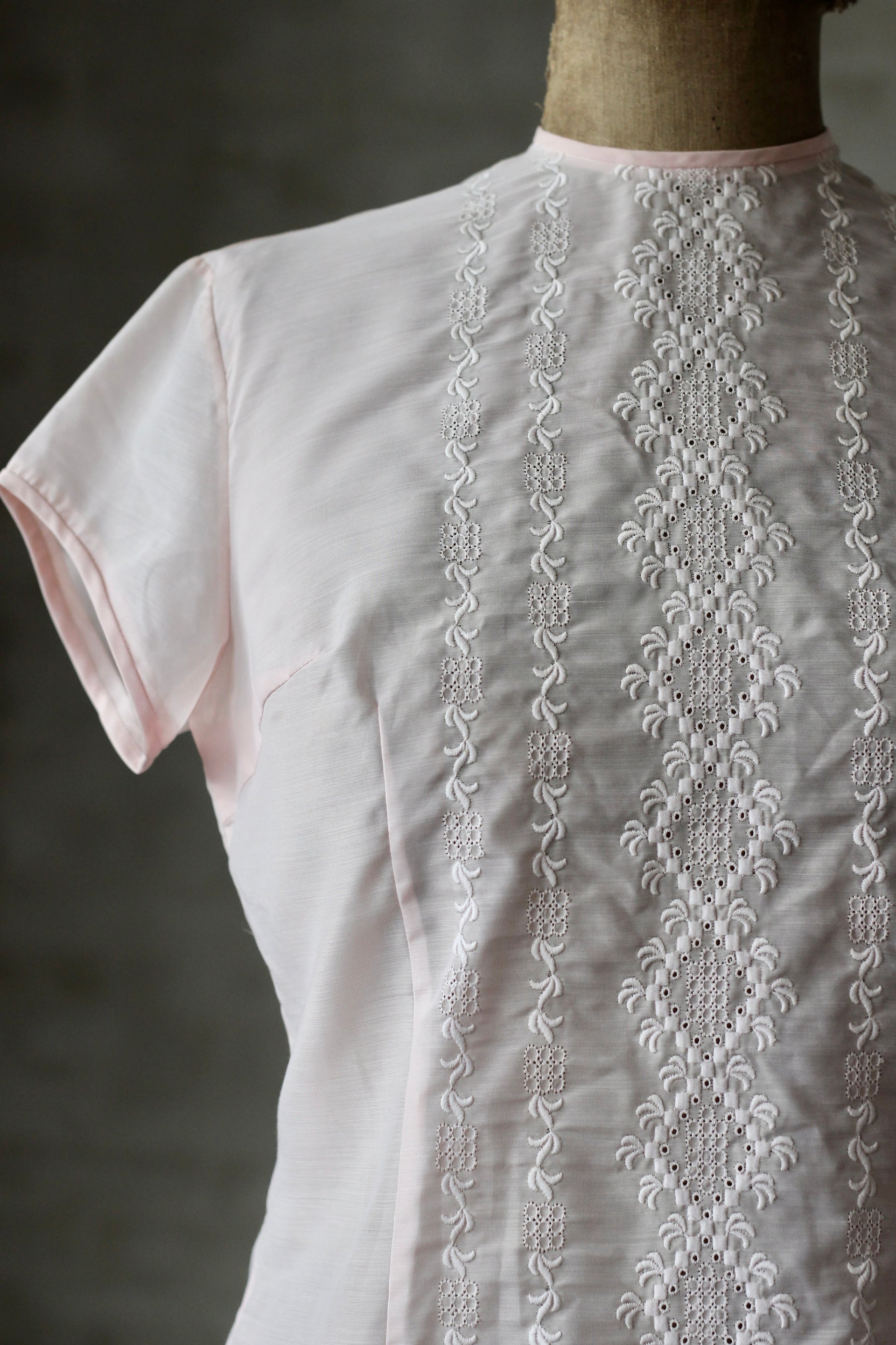 1950's Pale Pink Embroidery Blouse//Size M