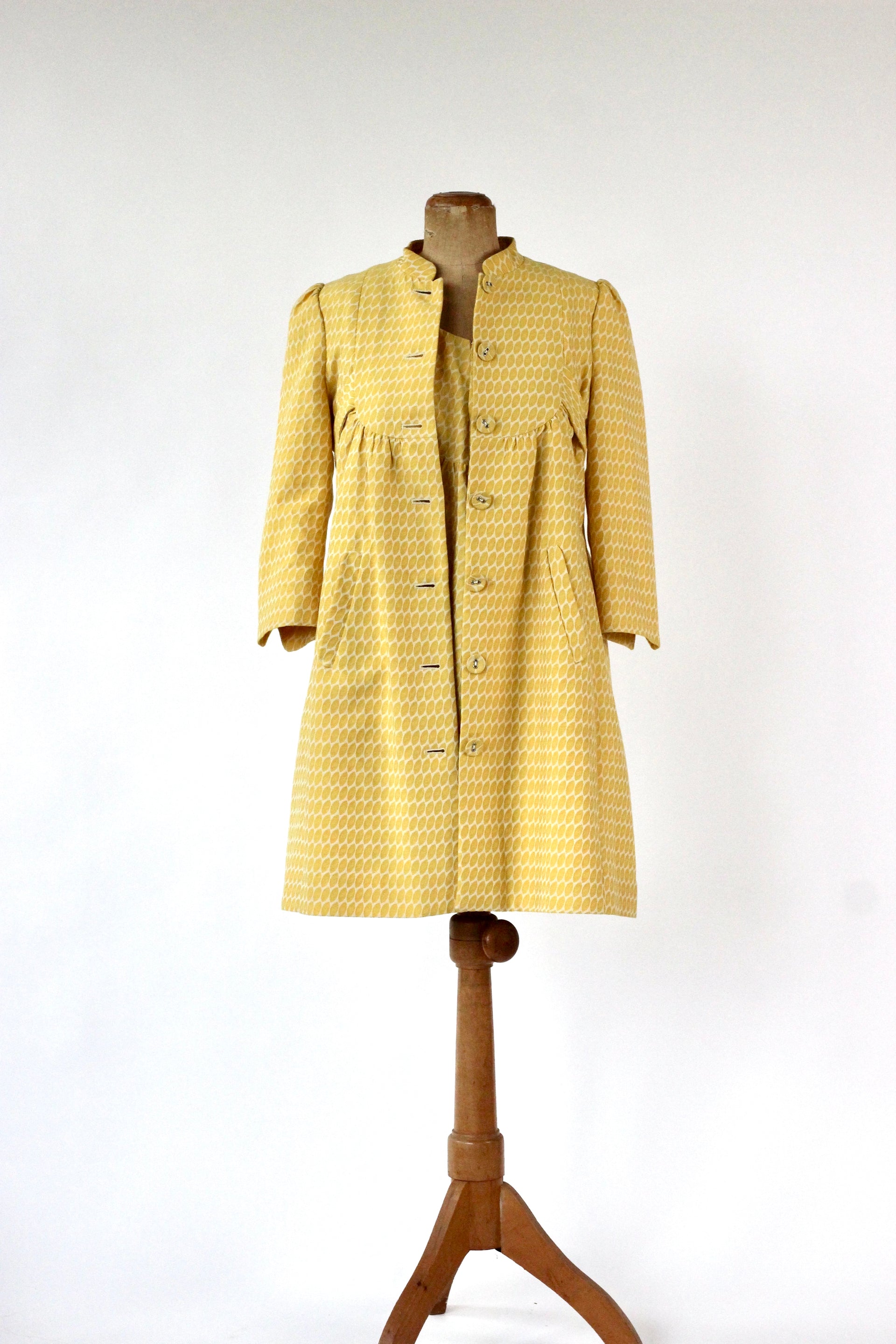 Vintage White Mod Dress with Yellow Dots //Size M