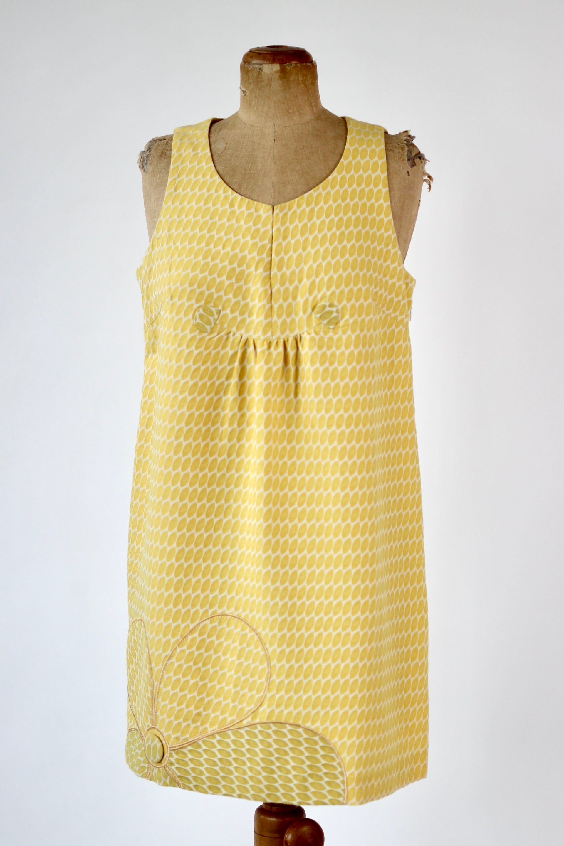 Vintage White Mod Dress with Yellow Dots //Size M