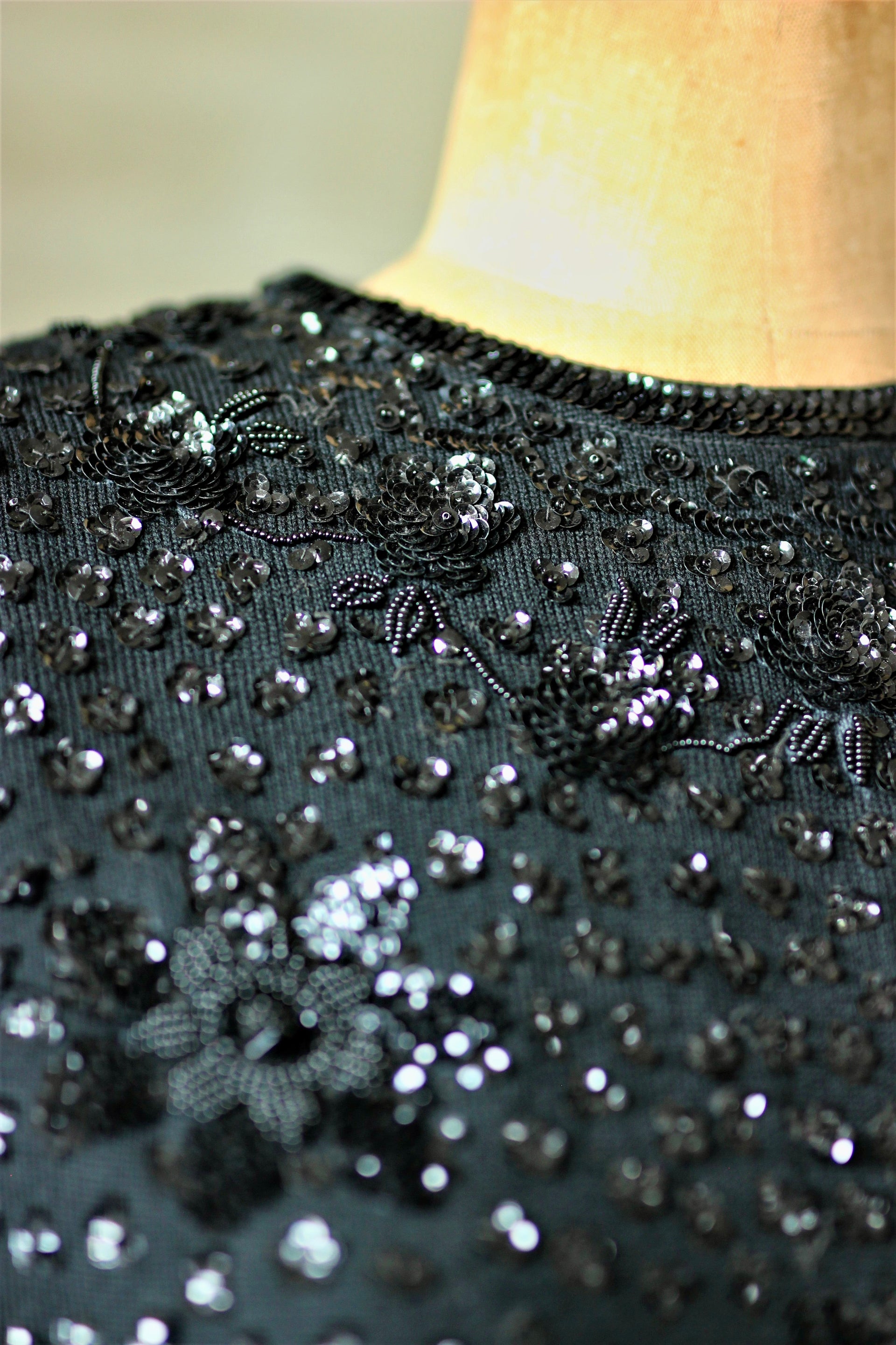 1960s Black Sequin Wool Top/Blouse/Beaded Flowers // Size M