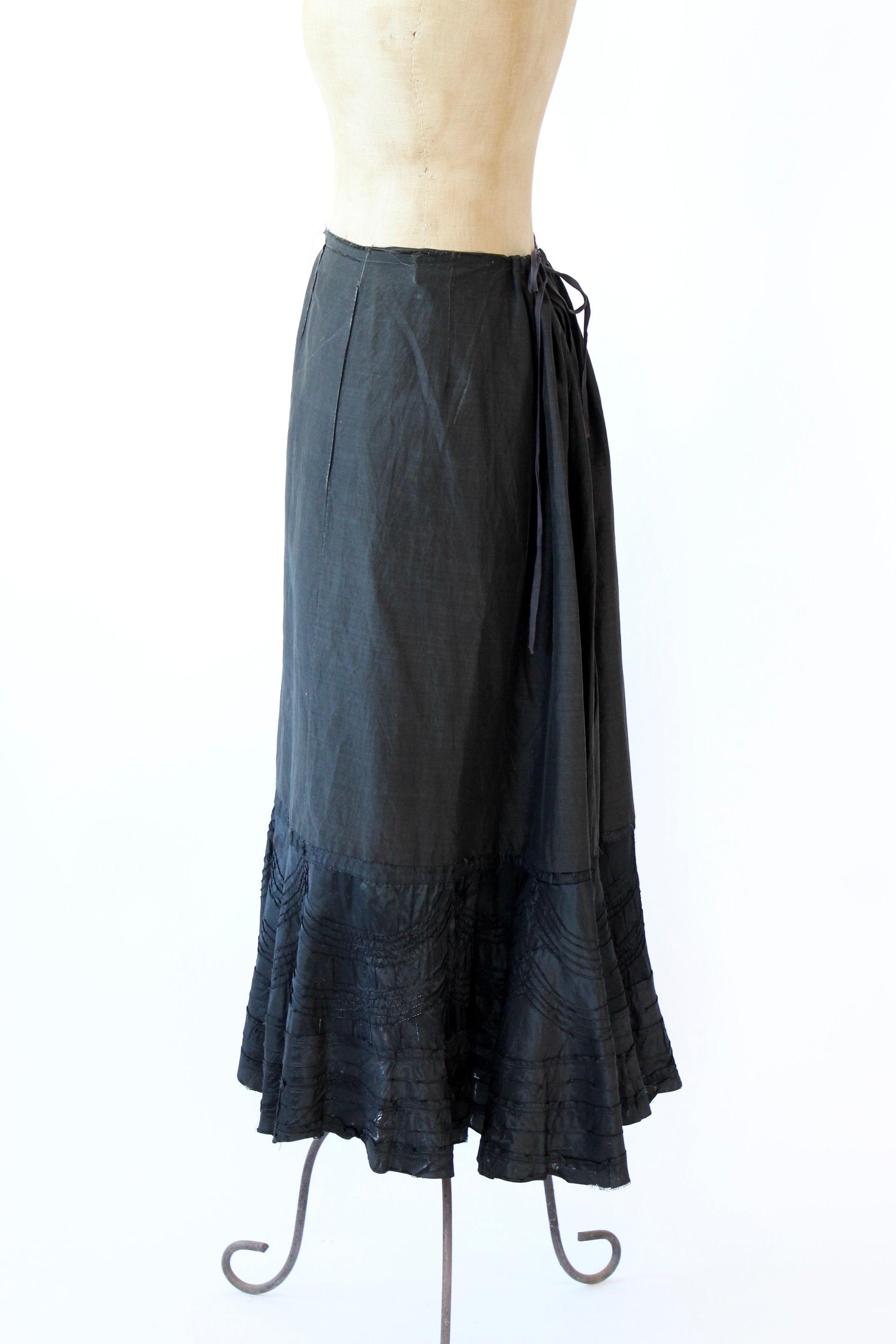 Antique Victorian Edwardian Black Cotton/Silk Skirt // Size XS - M
