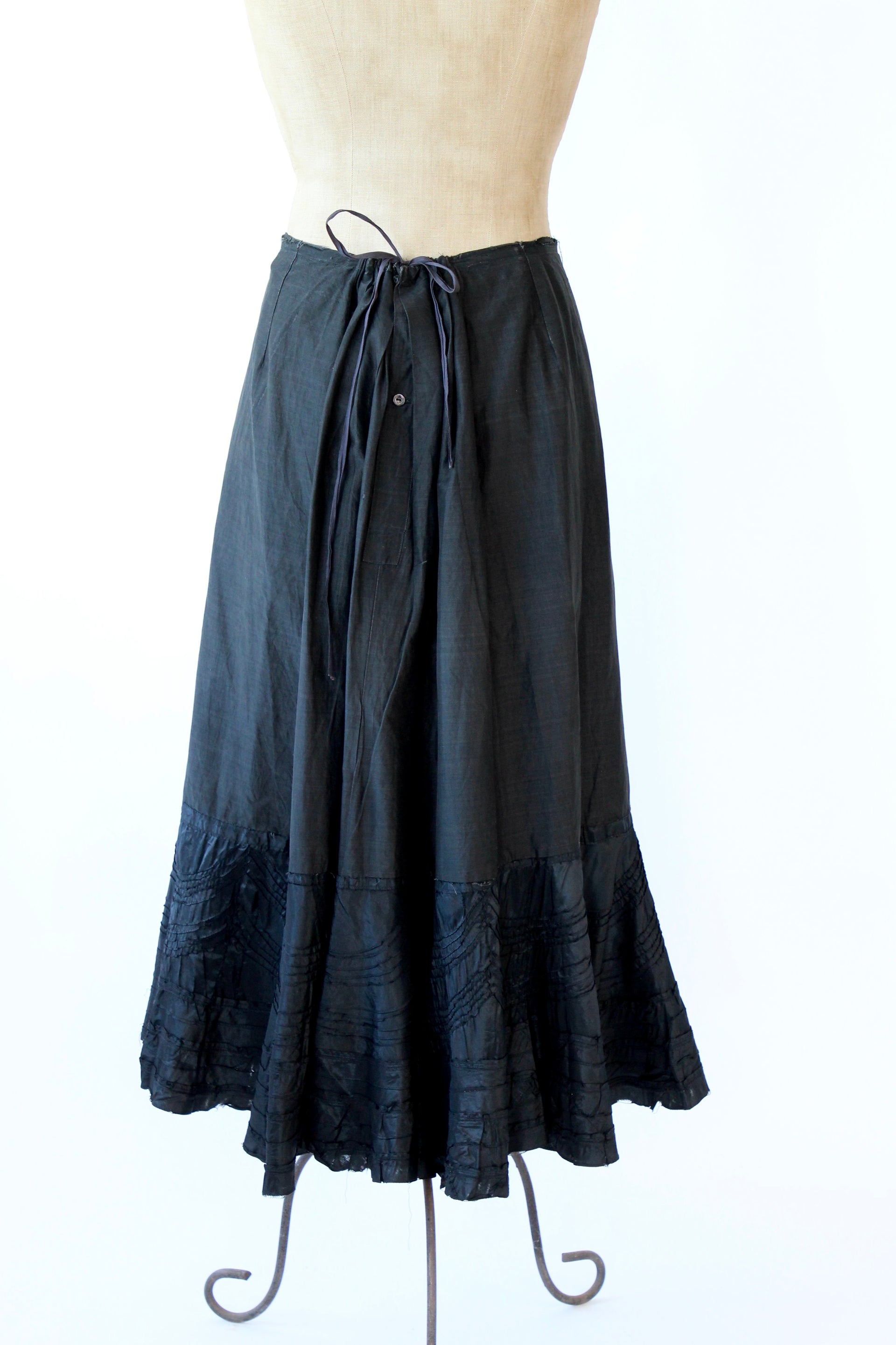 Antique Victorian Edwardian Black Cotton/Silk Skirt // Size XS - M
