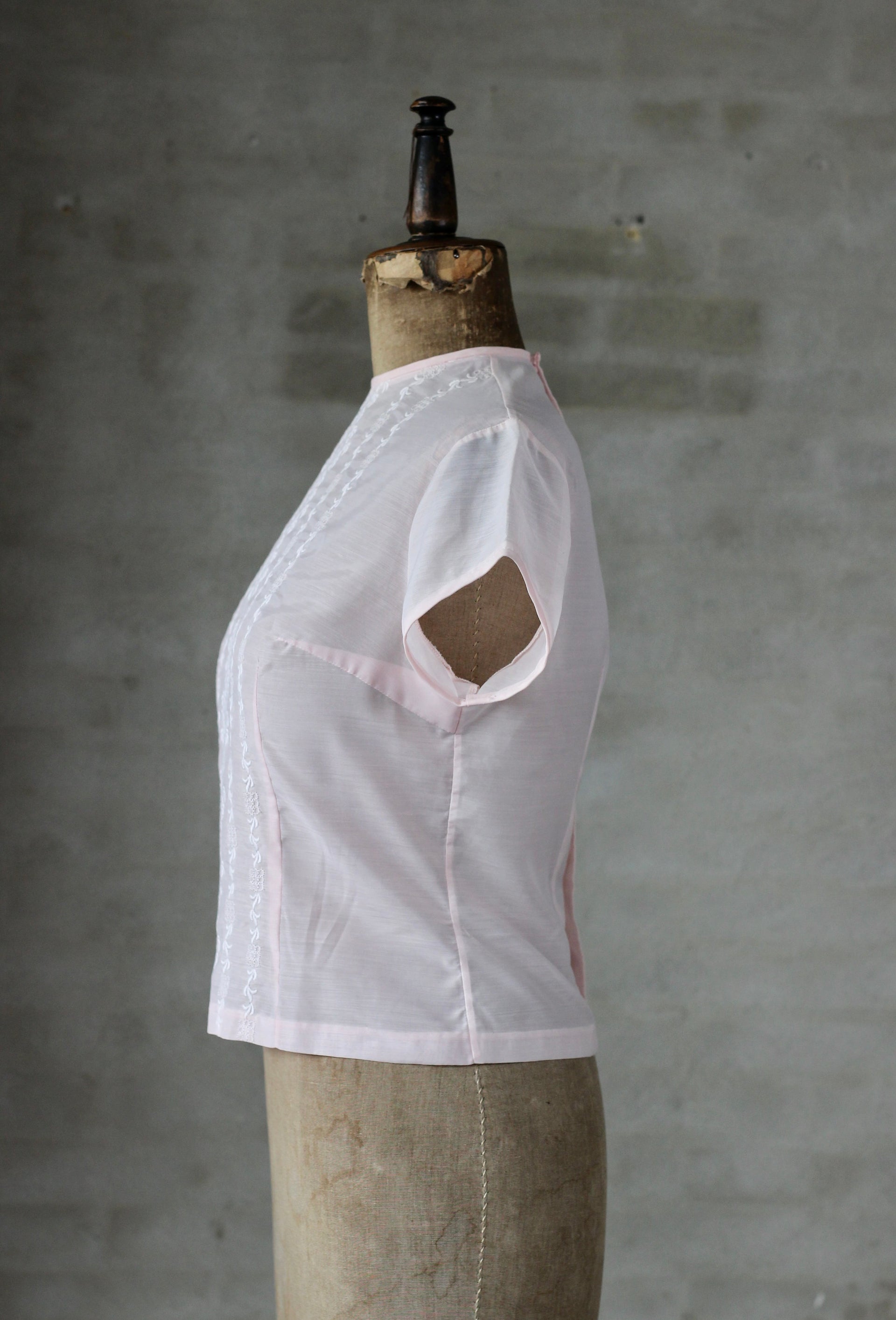 1950's Pale Pink Embroidery Blouse//Size M