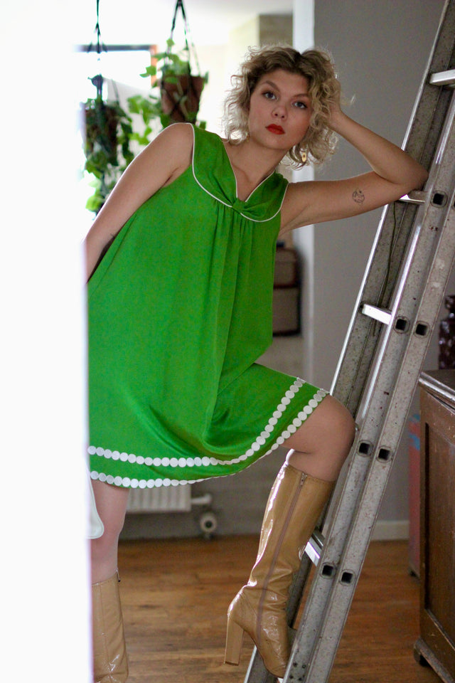 Y2K Vintage 1970s Inspired Silk Dress in Bright Green // Size M