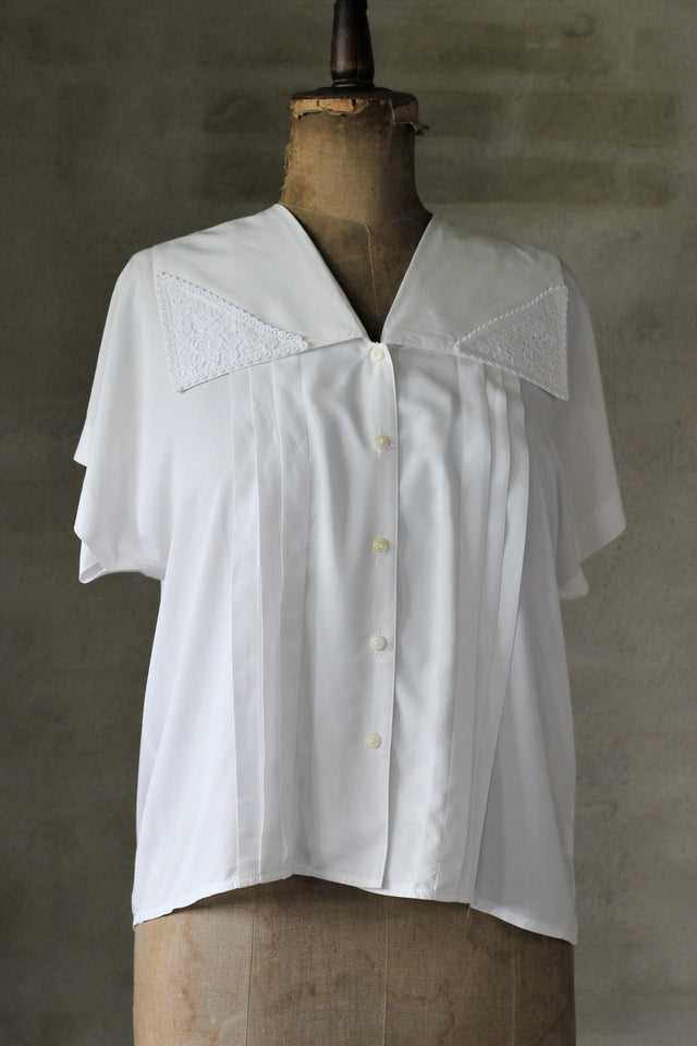 1980s White Shirt with Laces Size Size XL