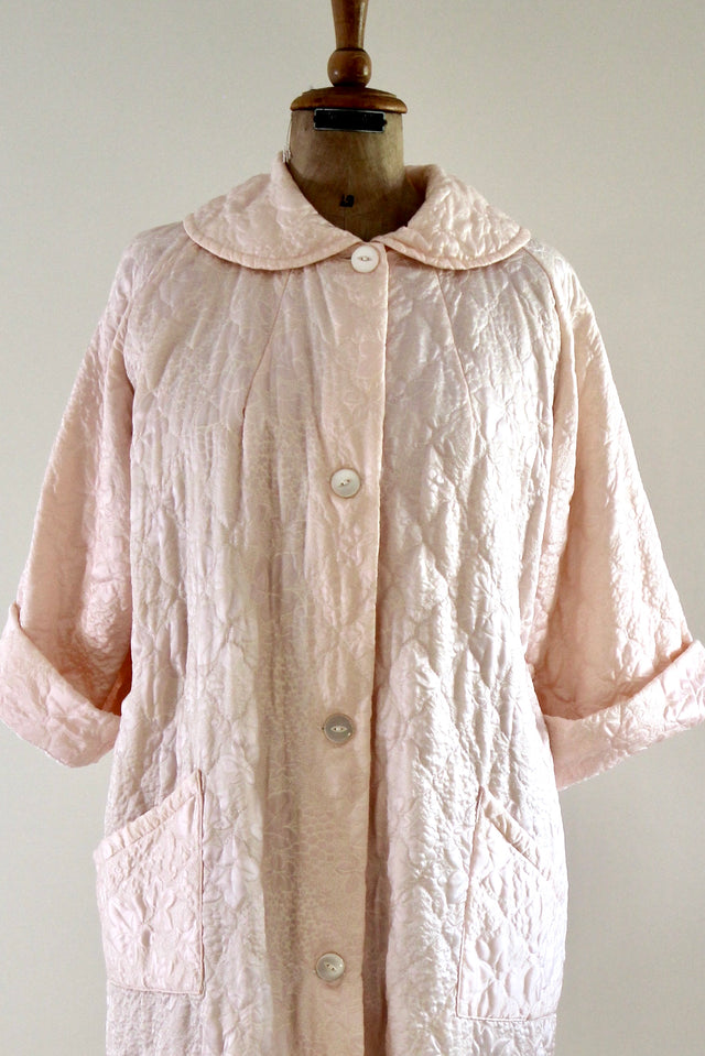 1960s Baby Pink Satin Quilted Robe//Light Coat//Oversized Coat//Size M-XL