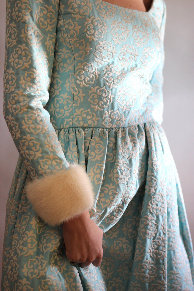 1960s Embroidered Light Blue Short Dress//Size M
