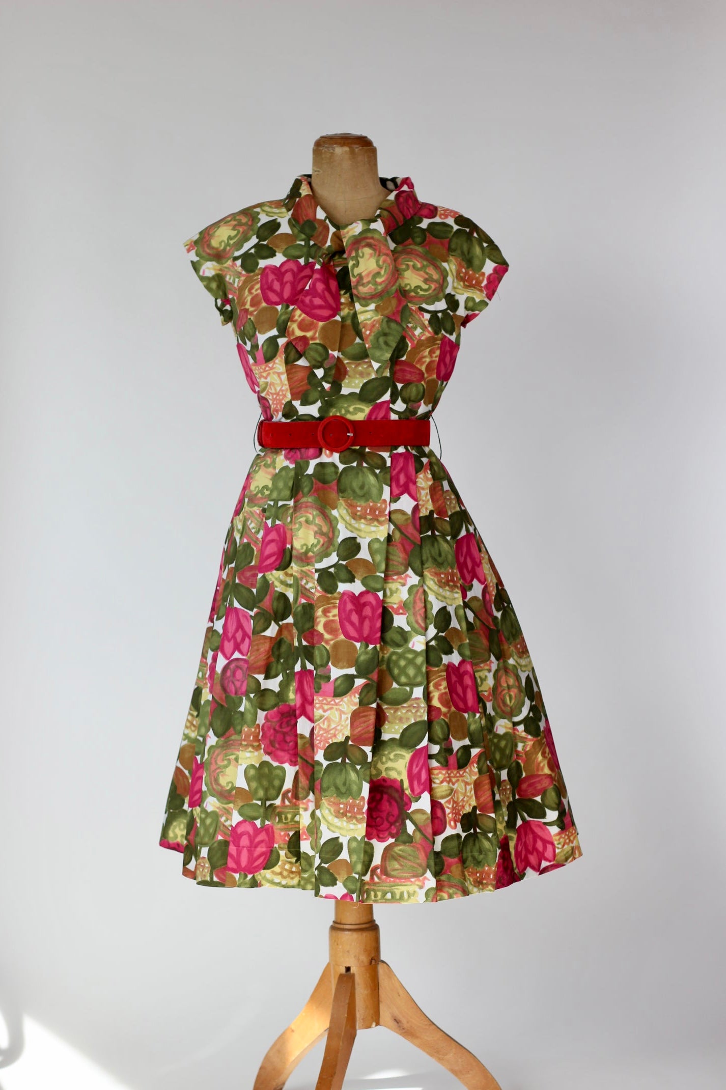 1950s Cotton Dress with Pleated Skirt/Bright Floral Print//Size M
