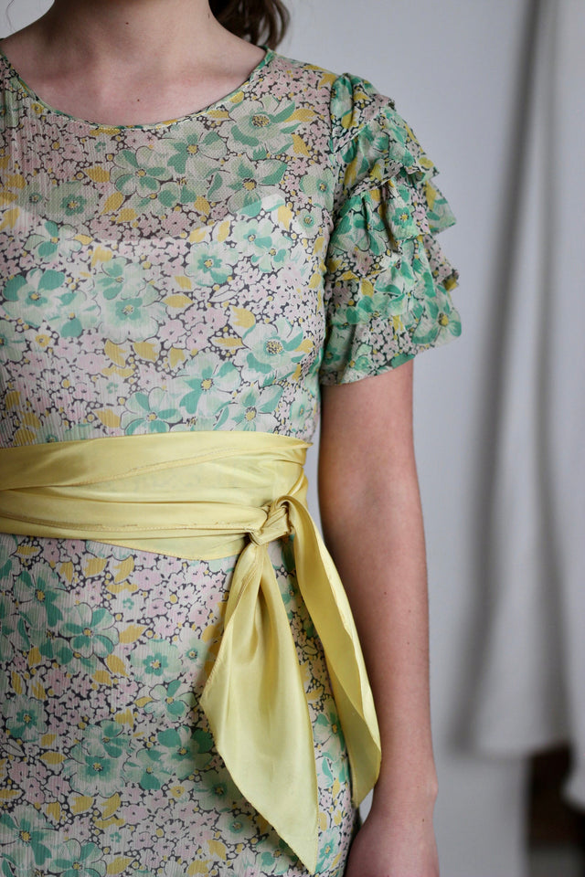 1930s Silk Gauze Dress with Ruffled Sleeves//Size S