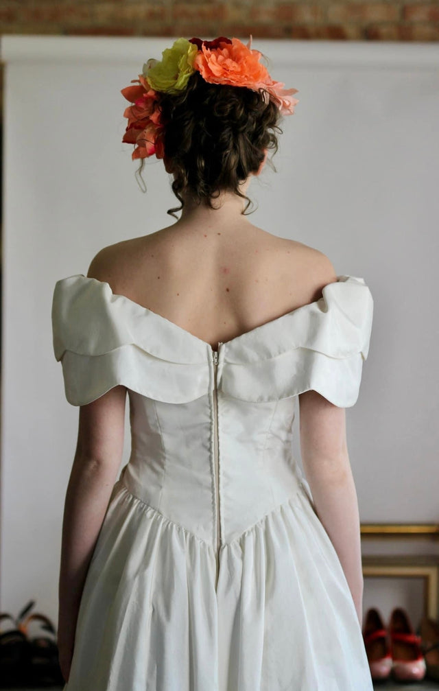 1980s Vintage Silk Wedding Dress//Size M/L