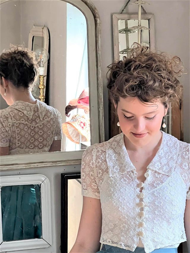1930s Lace Top with Buttons//XS