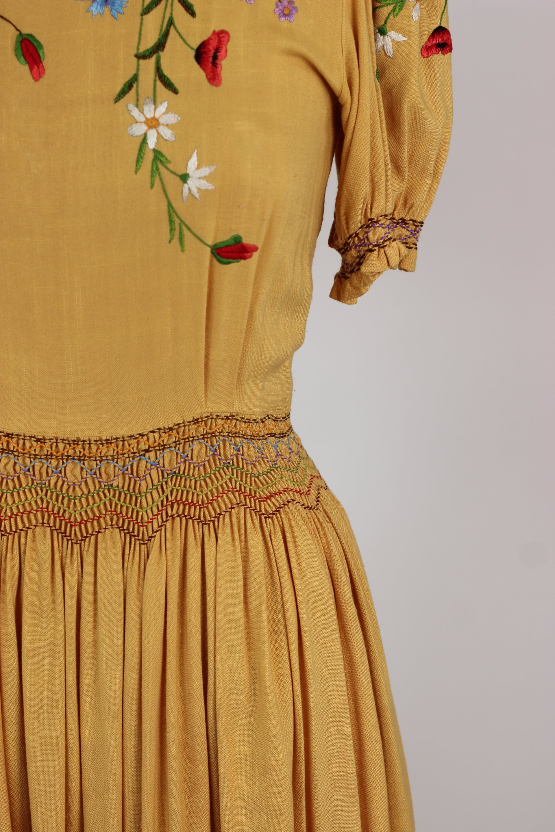 1930s 1940s Hungarian Peasant Hand Embroidered Short Sleeve Yellow Dress//Size S