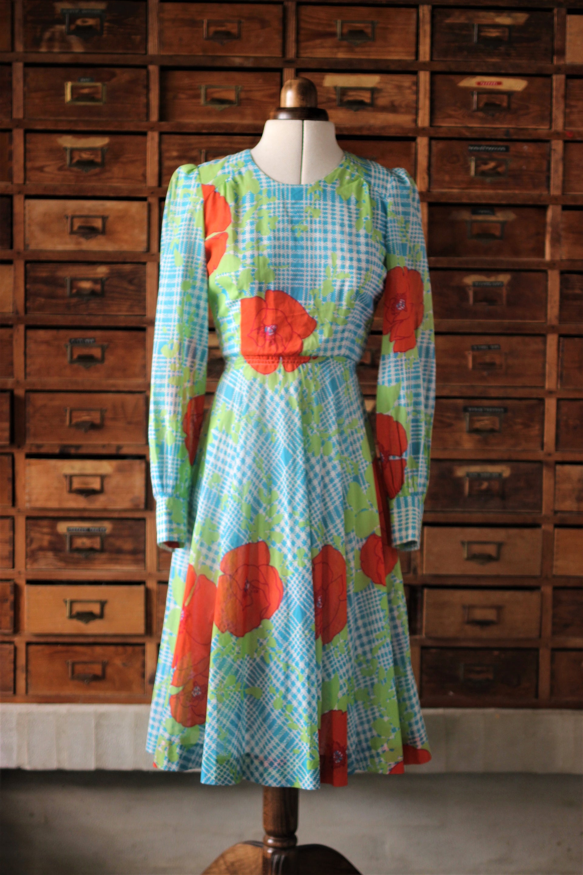 1970s Dress with Red Flowers//Size S
