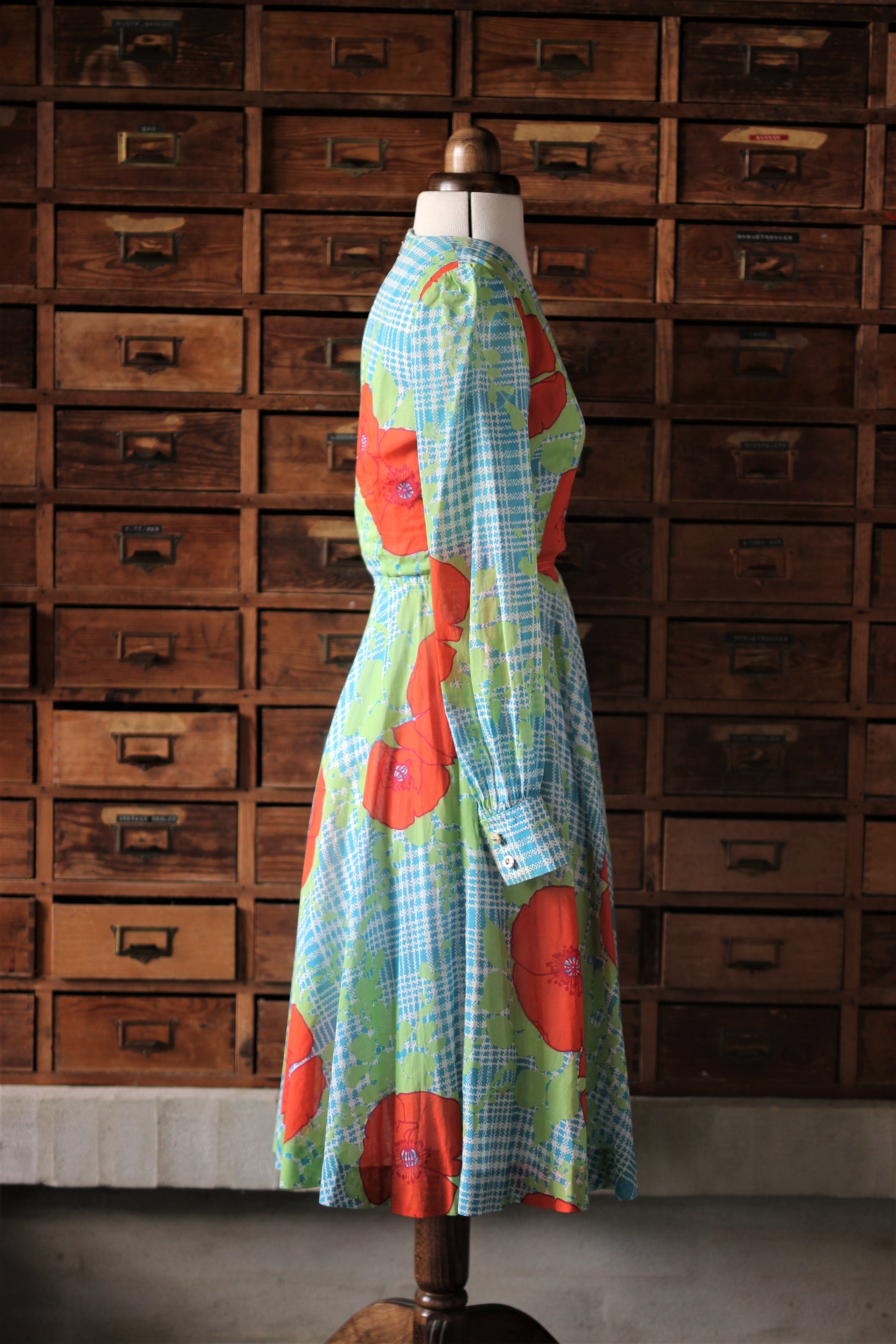 1970s Dress with Red Flowers//Size S