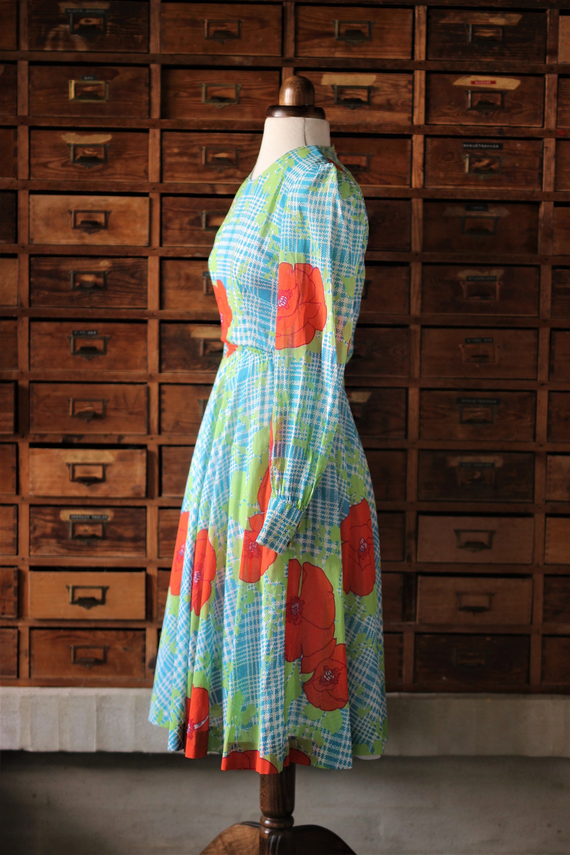 1970s Dress with Red Flowers//Size S