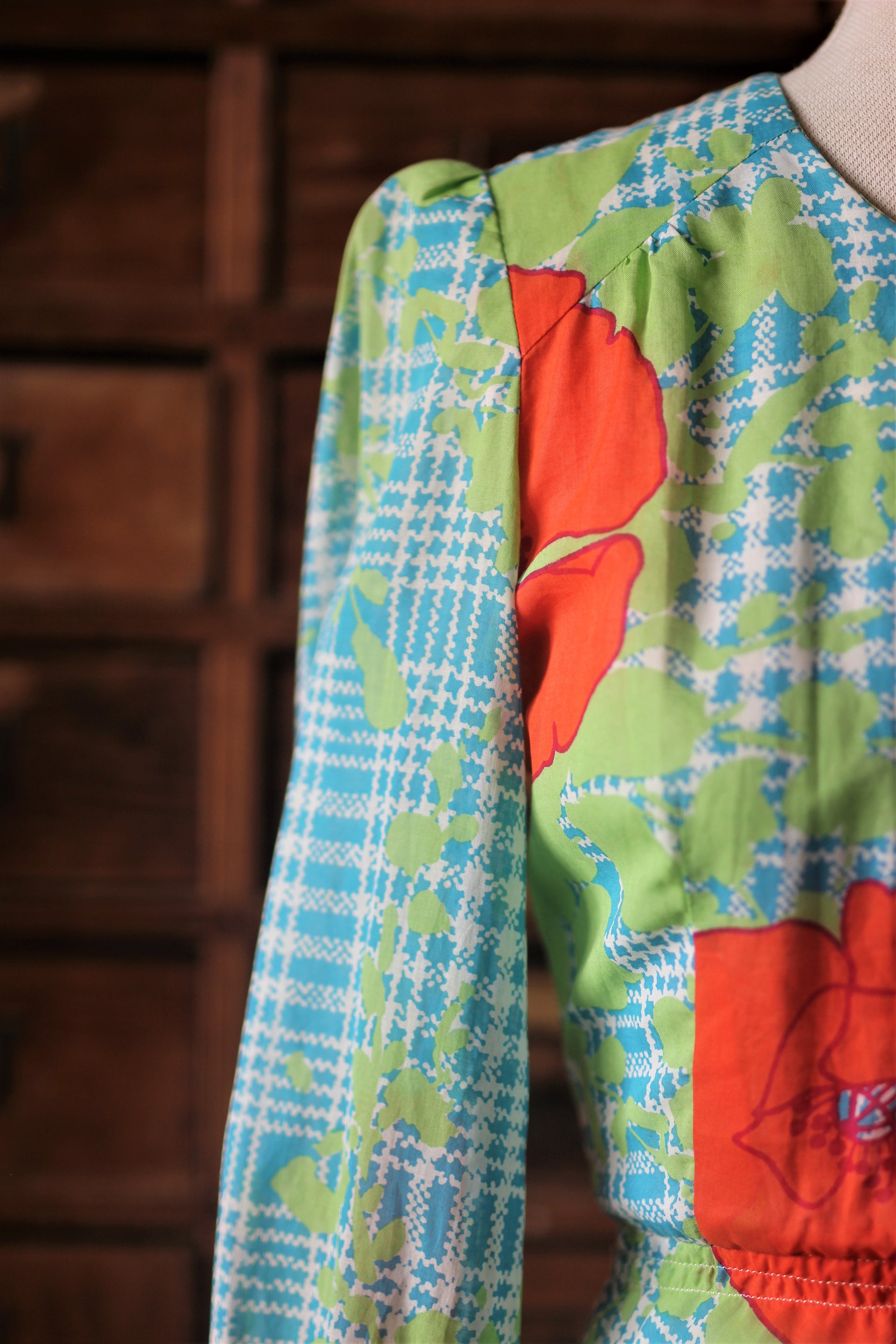 1970s Dress with Red Flowers//Size S