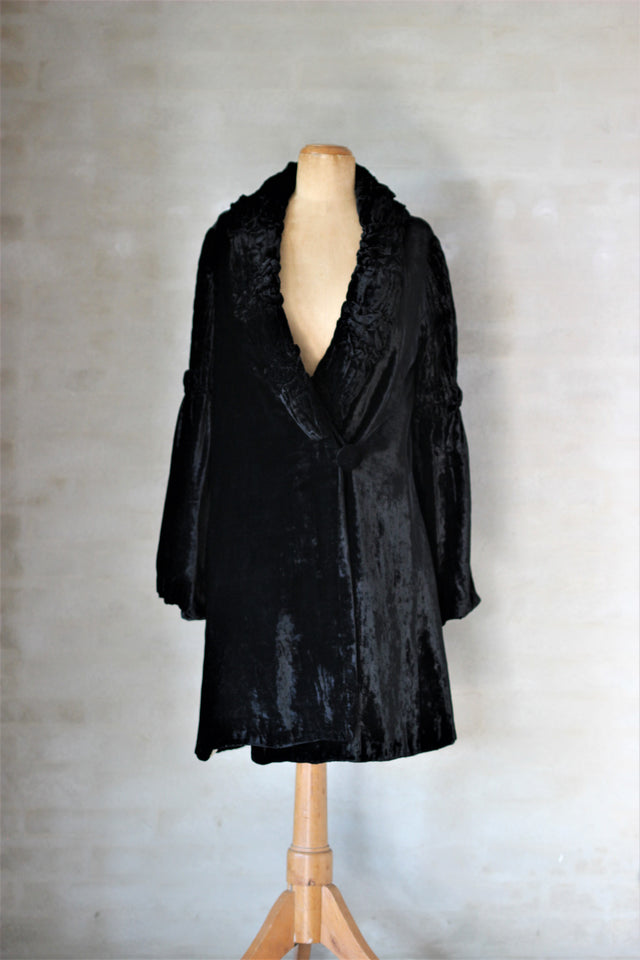 1920s Black Silk Velvet Opera Coat//Size M/L