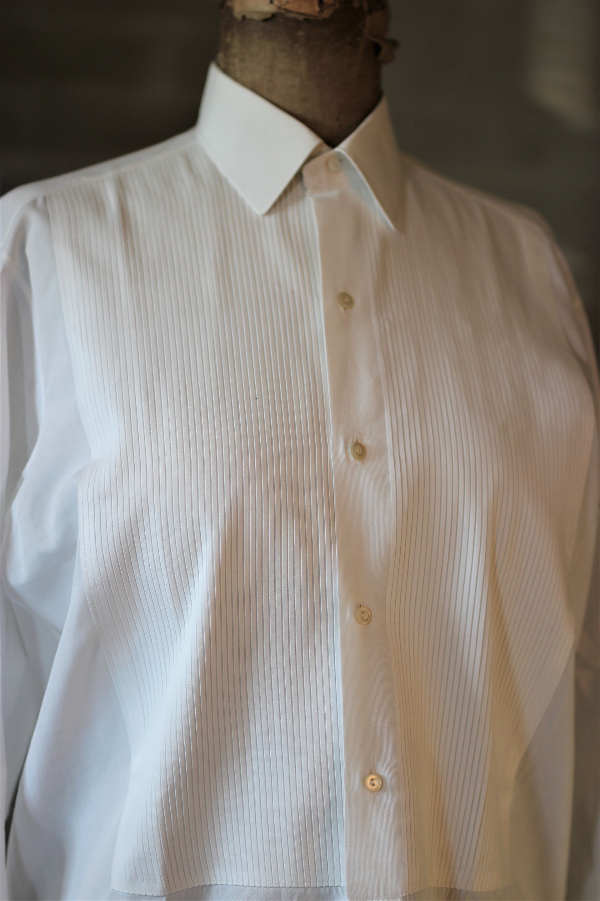 Vintage Men's Classic White Dress Shirt                             T16
