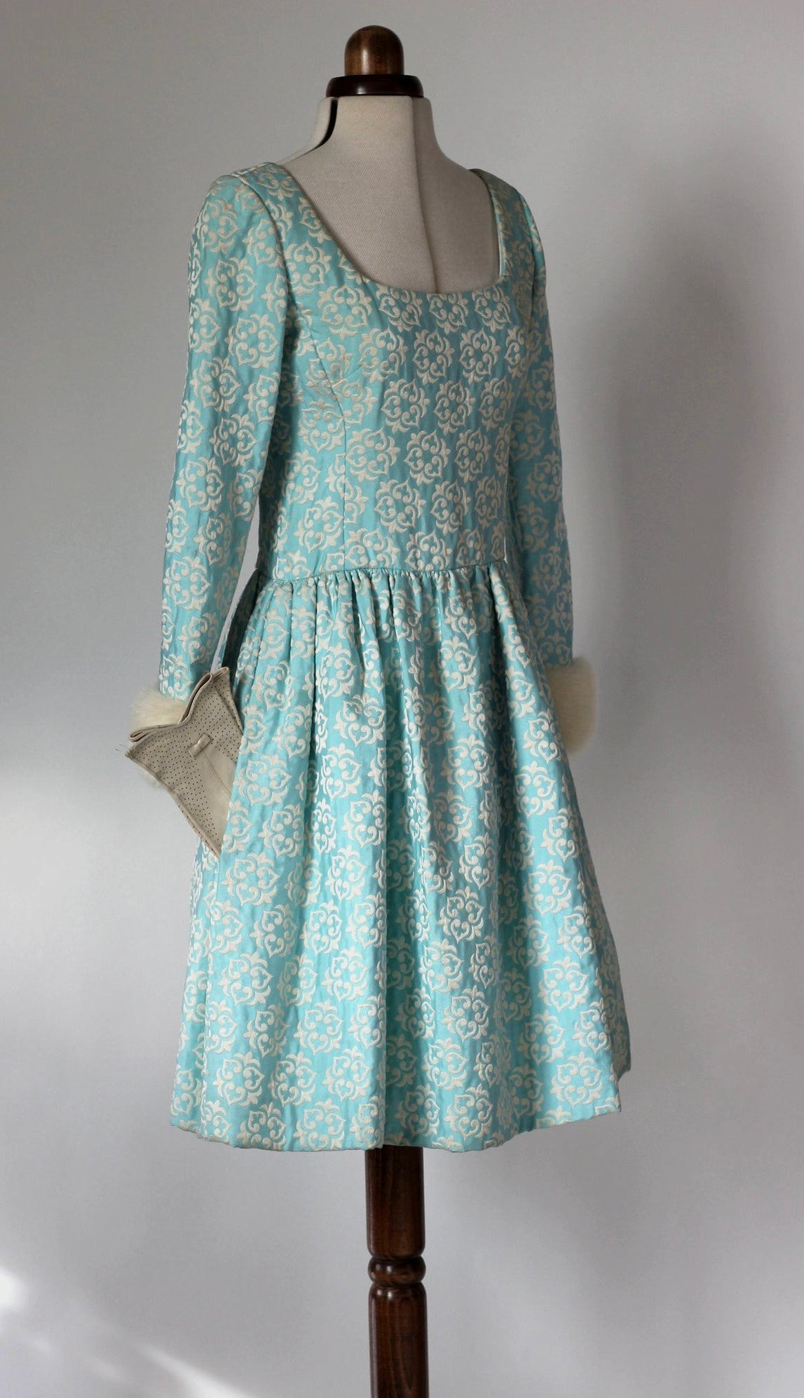 1960s Embroidered Light Blue Short Dress//Size M