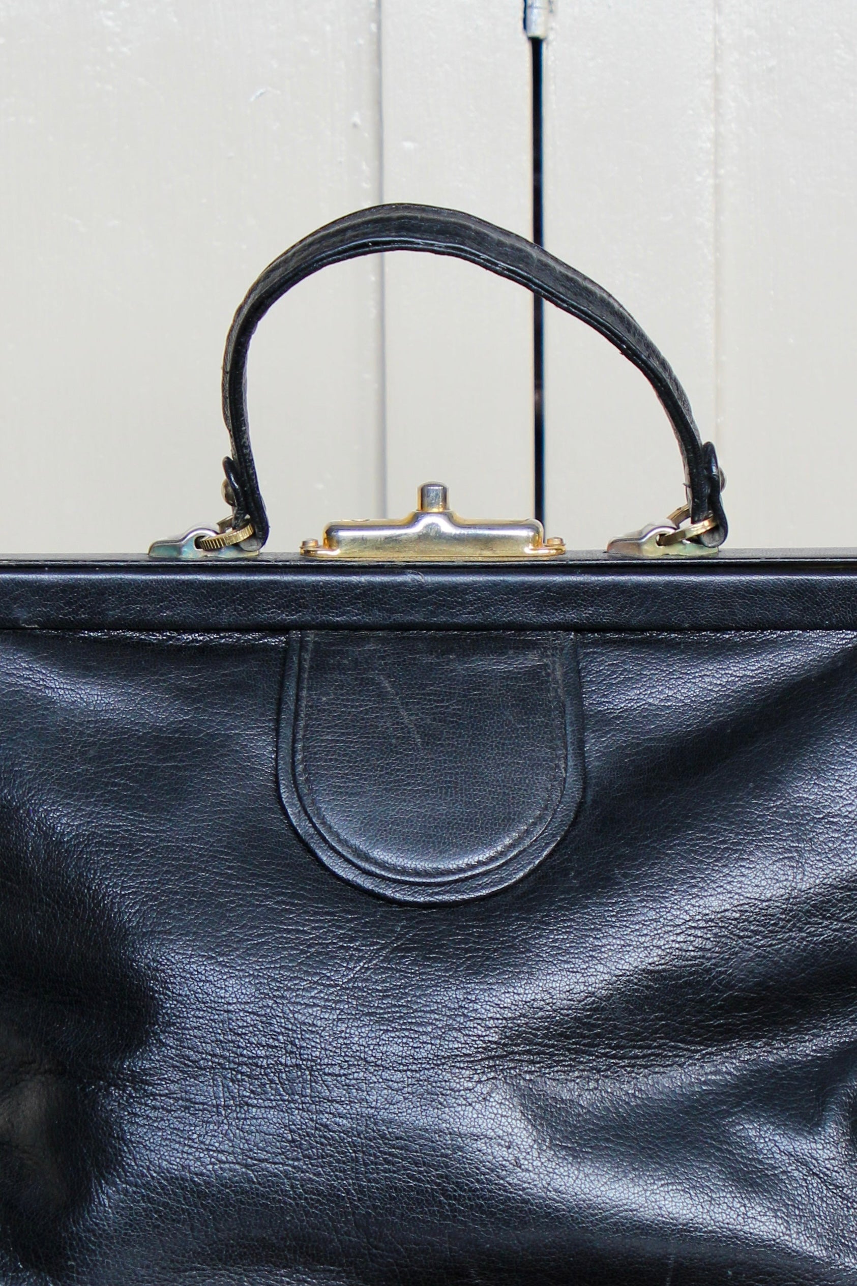 B141 1960s Vintage Black Leather Top Handle Bag with Red Linen