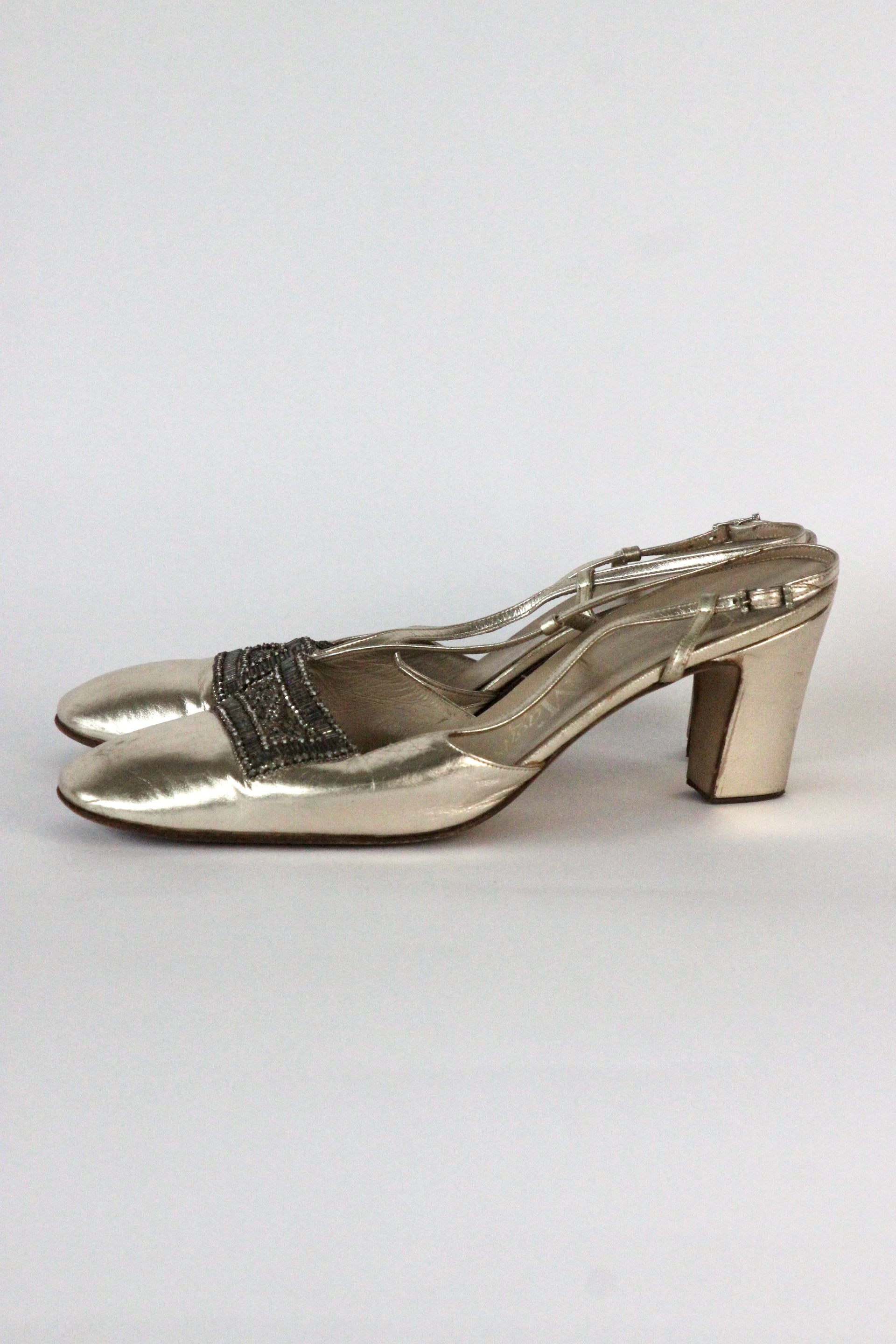 1960s Gold Leather Low Heel Shoes //Size EU 38 US 7 UK 5