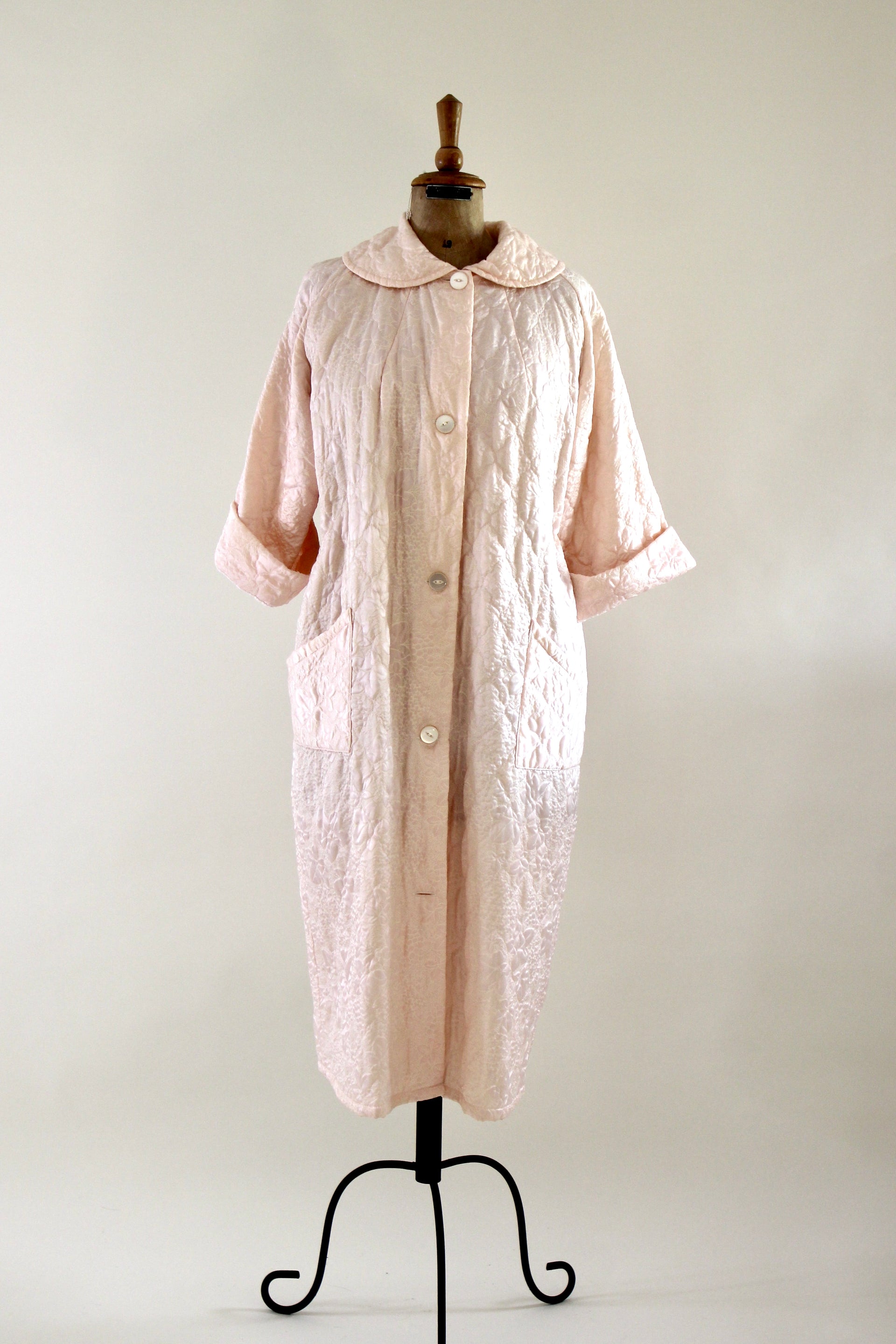 1960s Baby Pink Satin Quilted Robe//Light Coat//Oversized Coat//Size M-XL