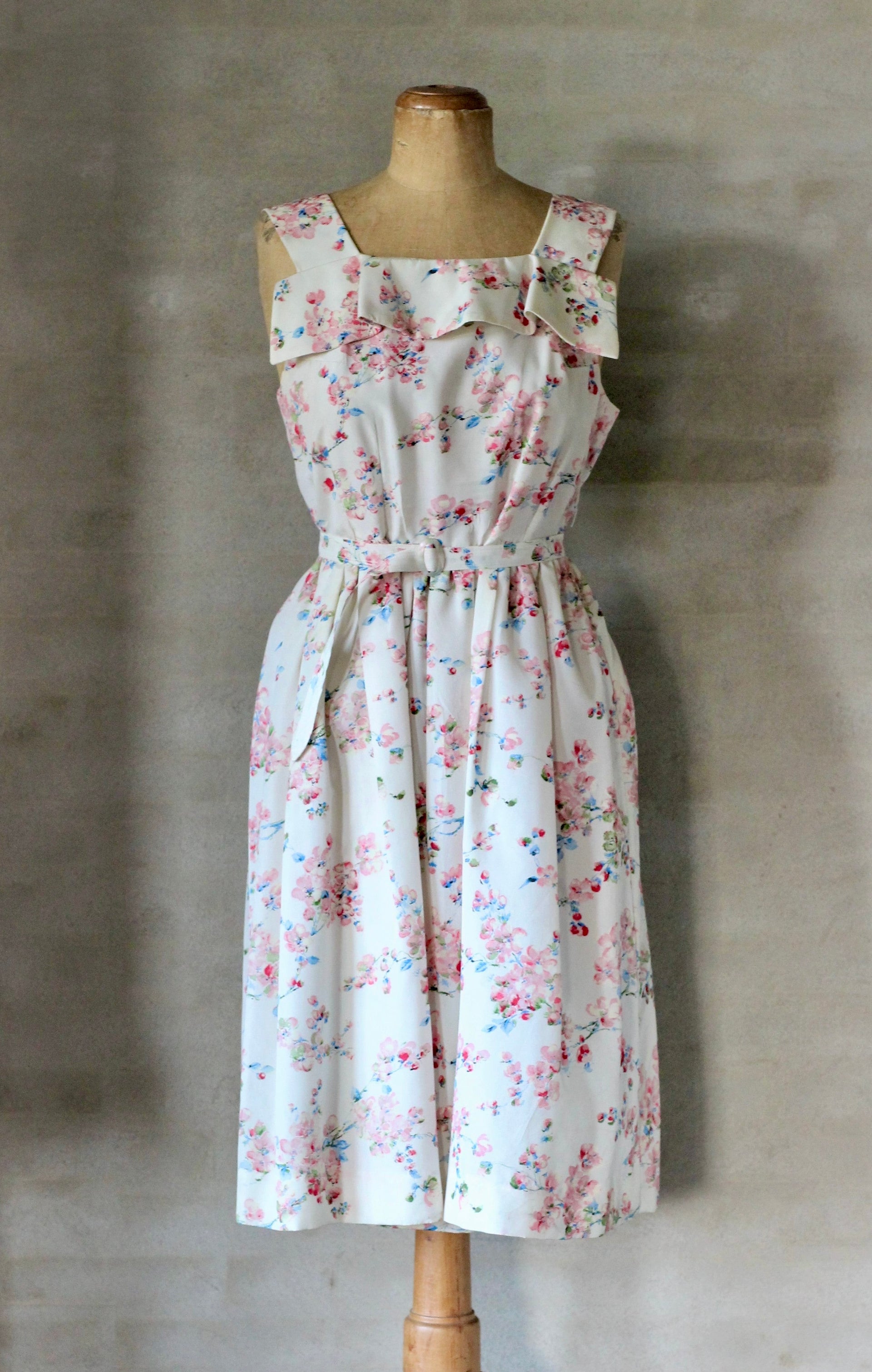 1950s White Taffeta Dress with Bolero//Blue and Pink Flowers//Size S/M