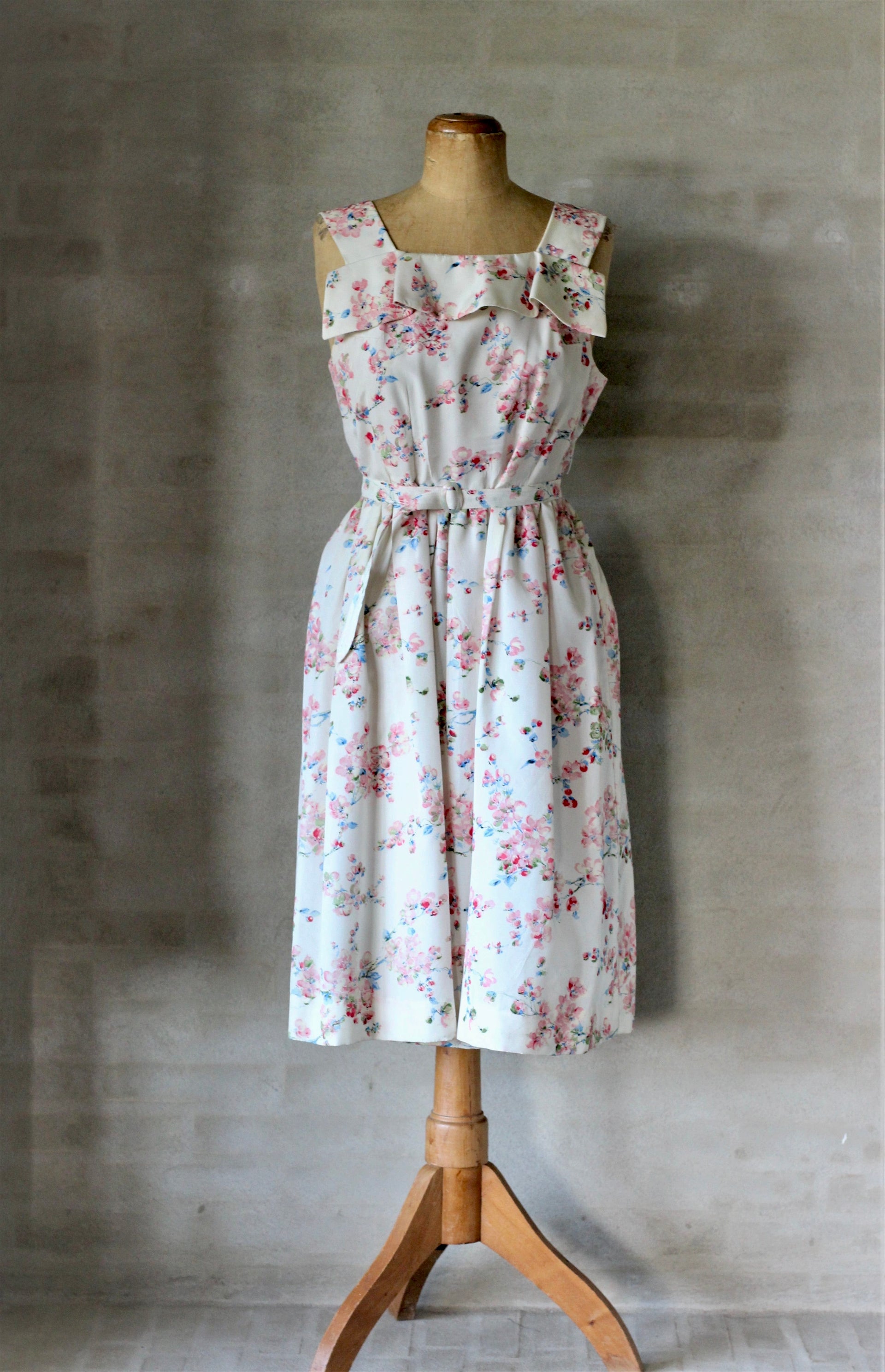 1950s White Taffeta Dress with Bolero//Blue and Pink Flowers//Size S/M