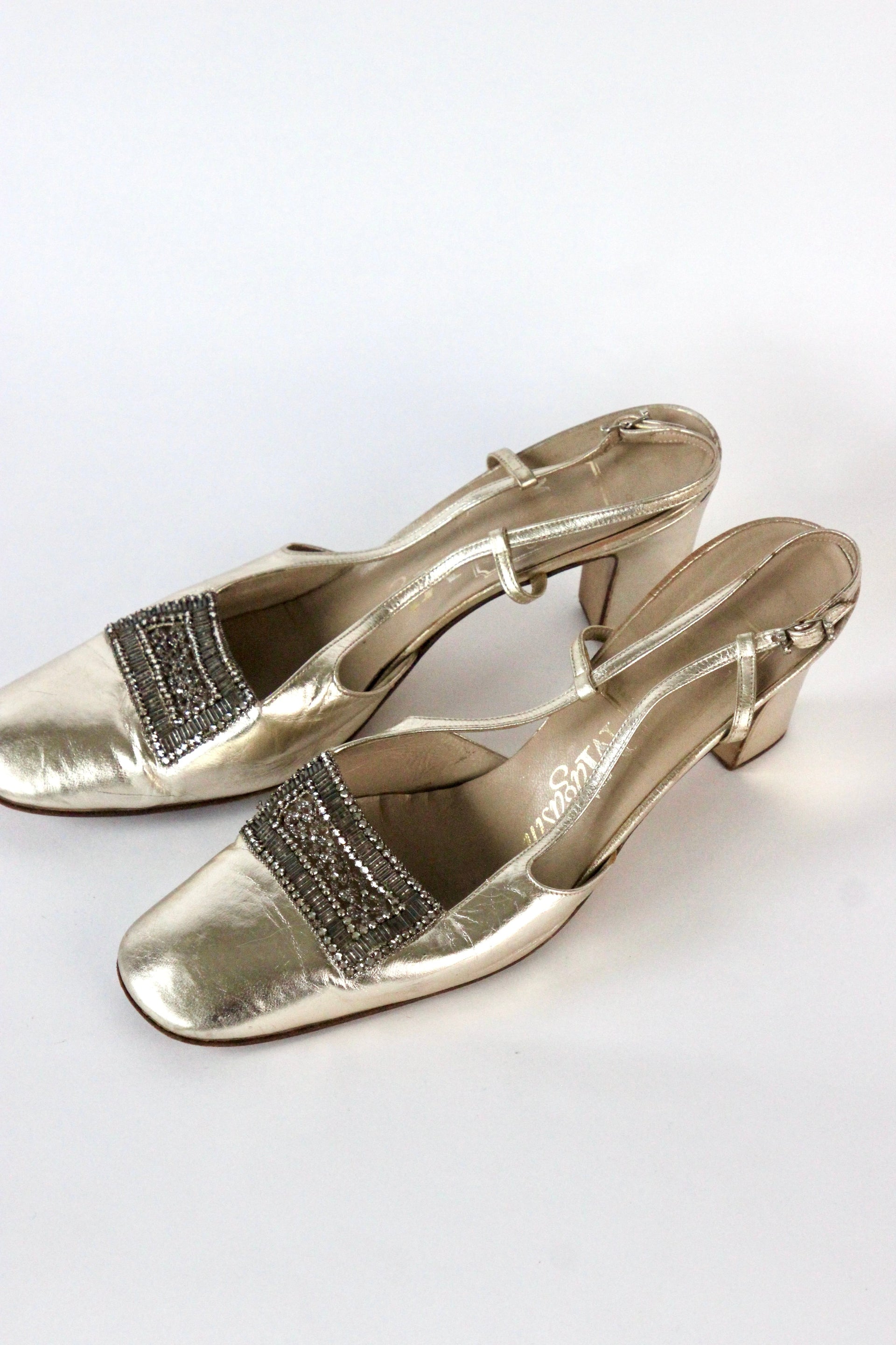 1960s Gold Leather Low Heel Shoes //Size EU 38 US 7 UK 5