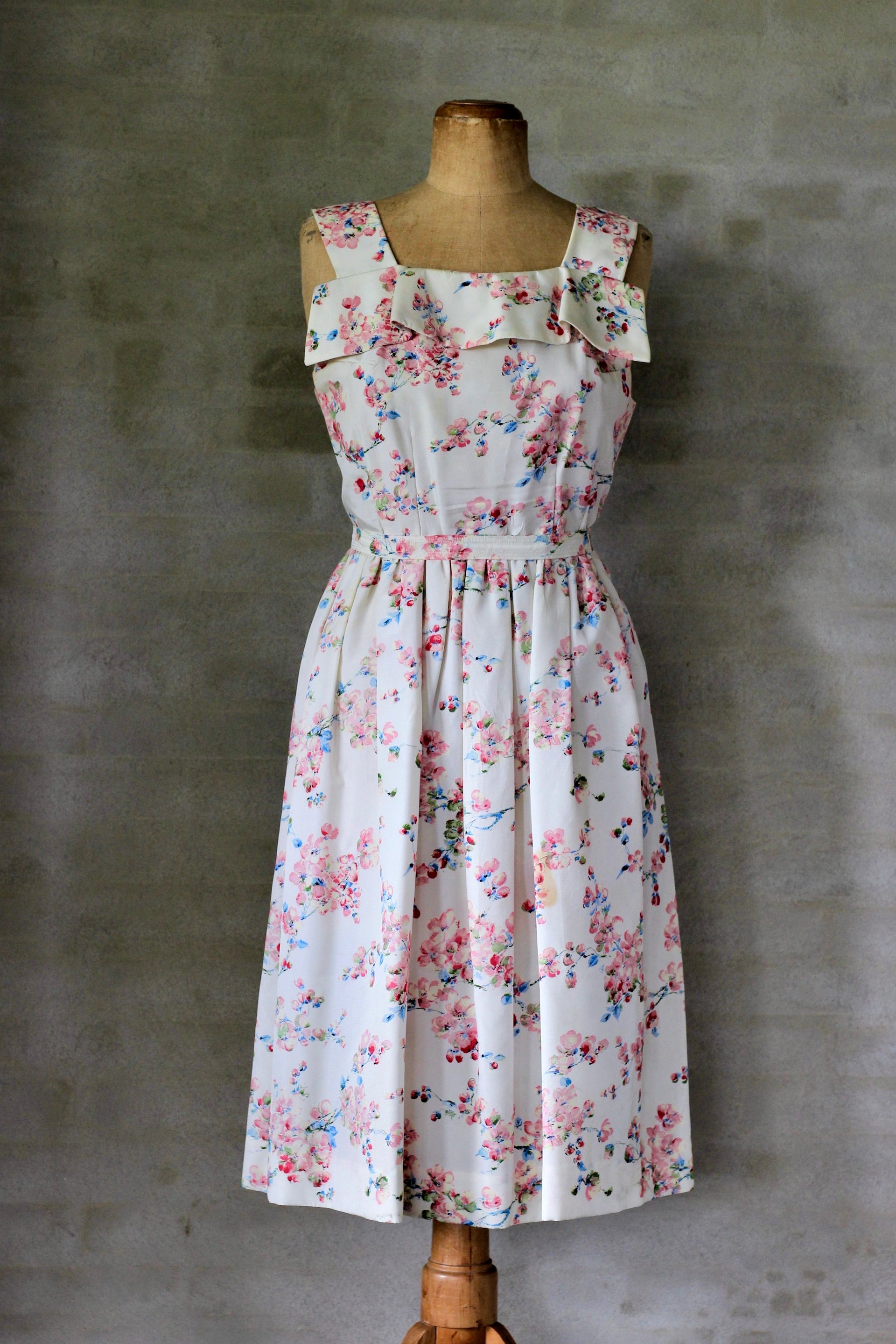 1950s White Taffeta Dress with Bolero//Blue and Pink Flowers//Size S/M