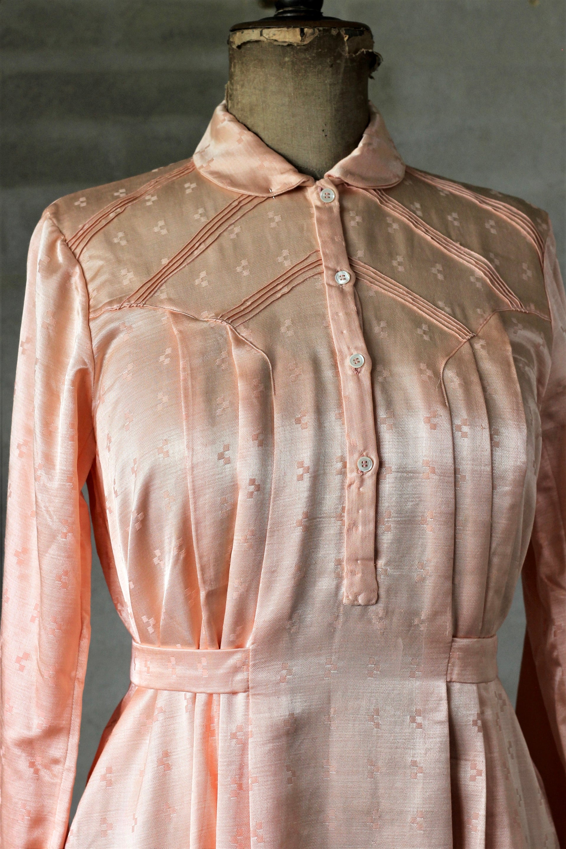 1940s Vintage Italien Pink Slip Dress / Night Gown // Size M/L