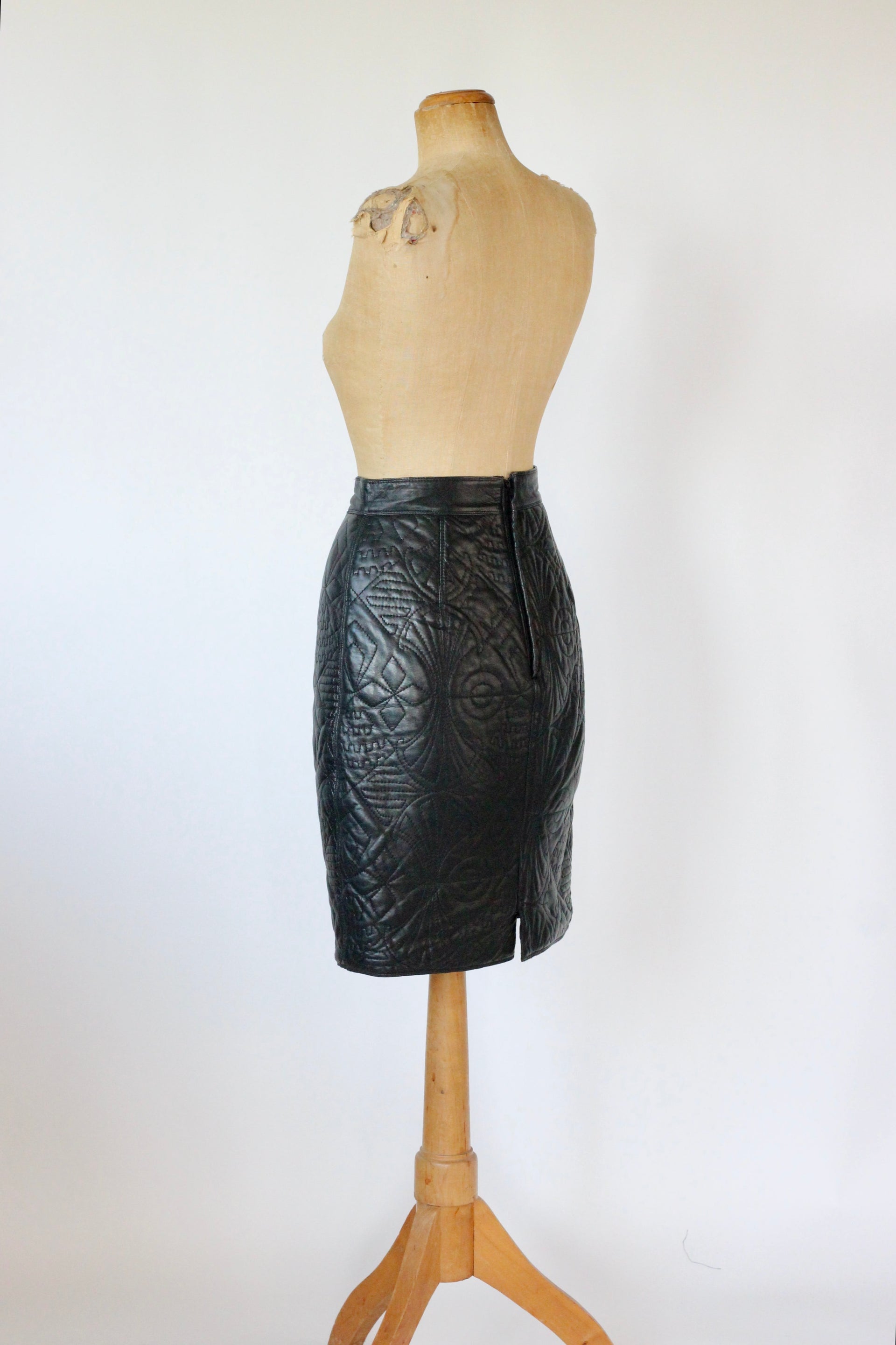 1990s Vintage Black Quilted Leather High Waisted Skirt//Size S/M