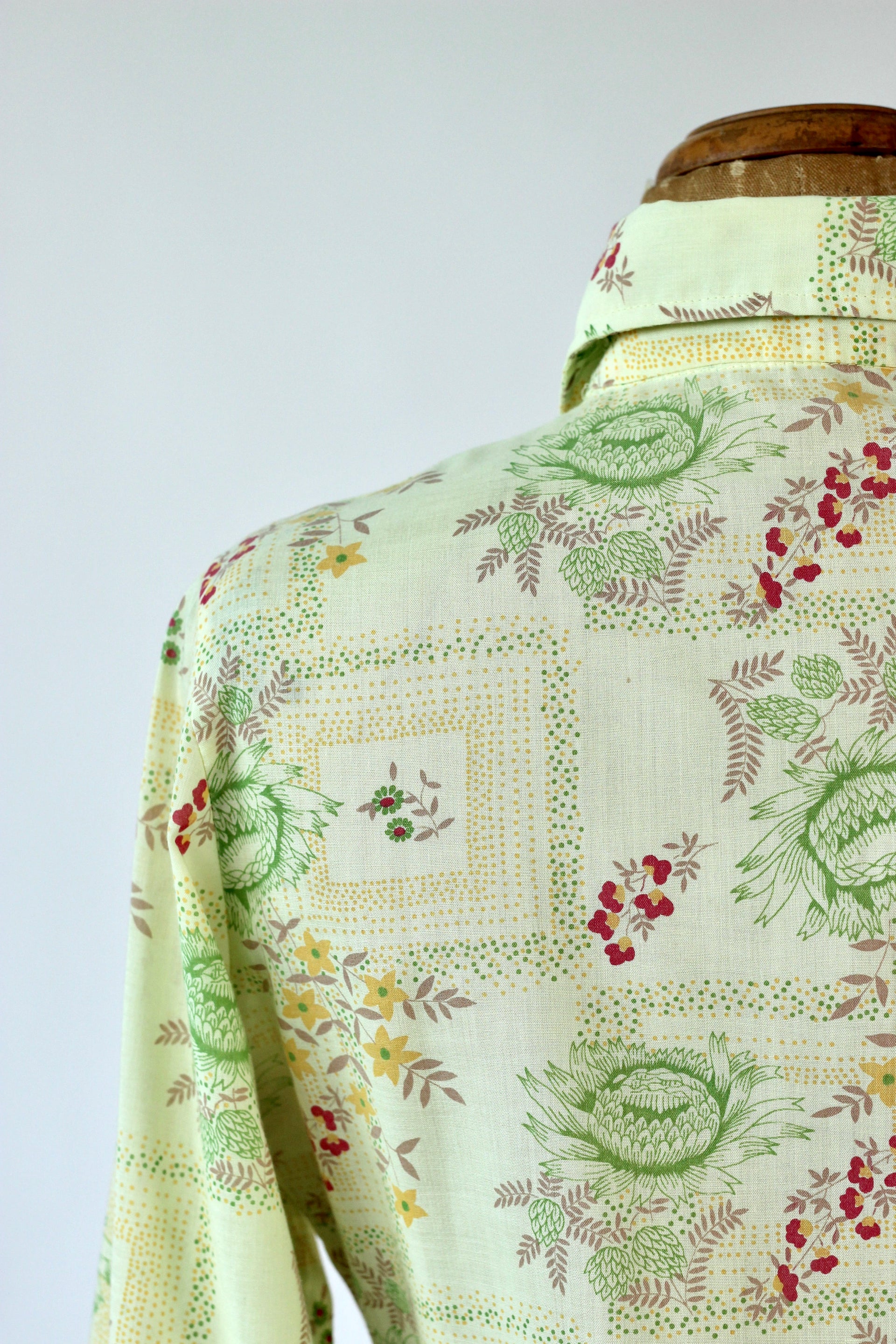 1970s Vintage Yellow Shirt with Floral Pattern // Size S/M