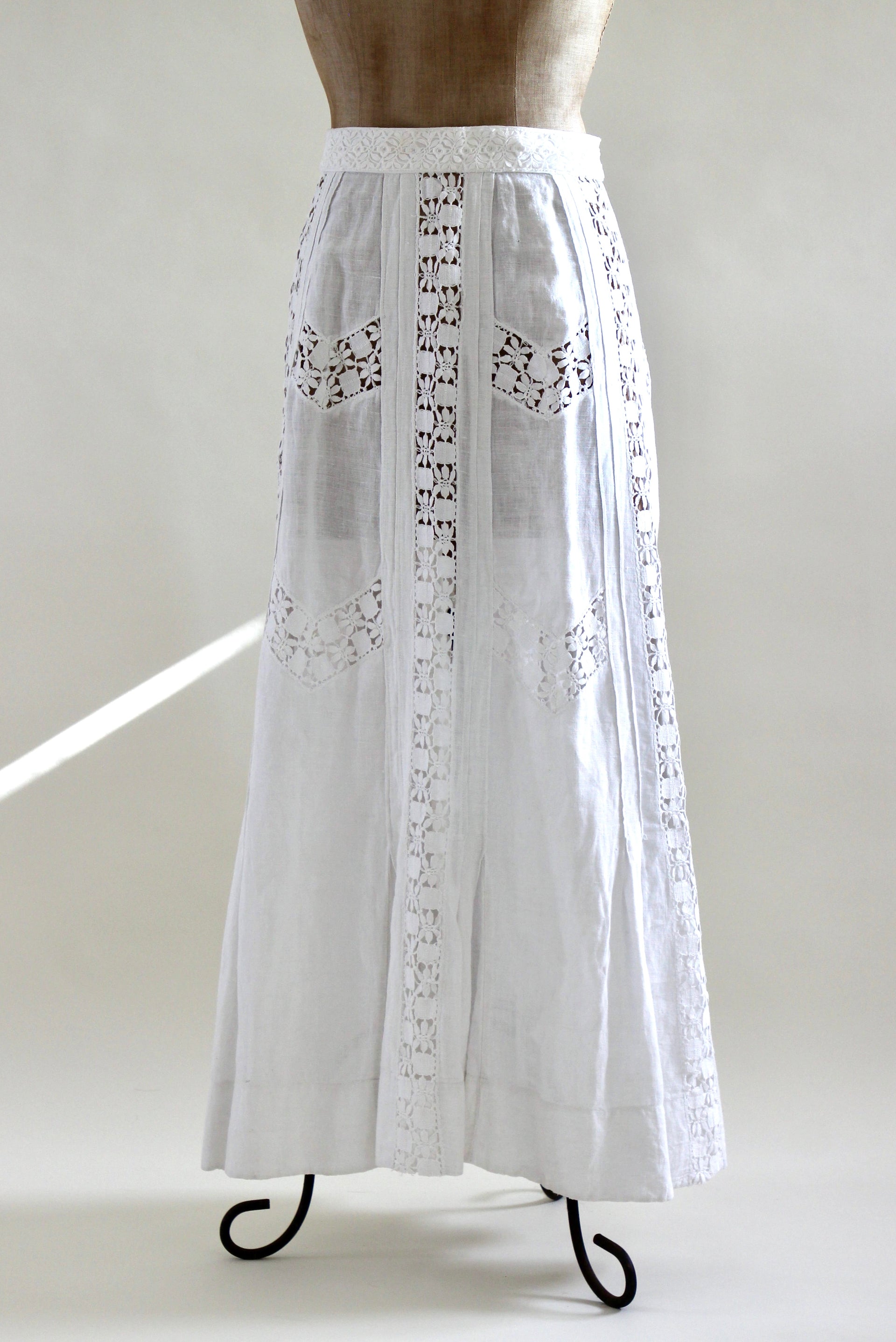1960s 1970s High Waisted White Maxi Skirt // Size XS/S