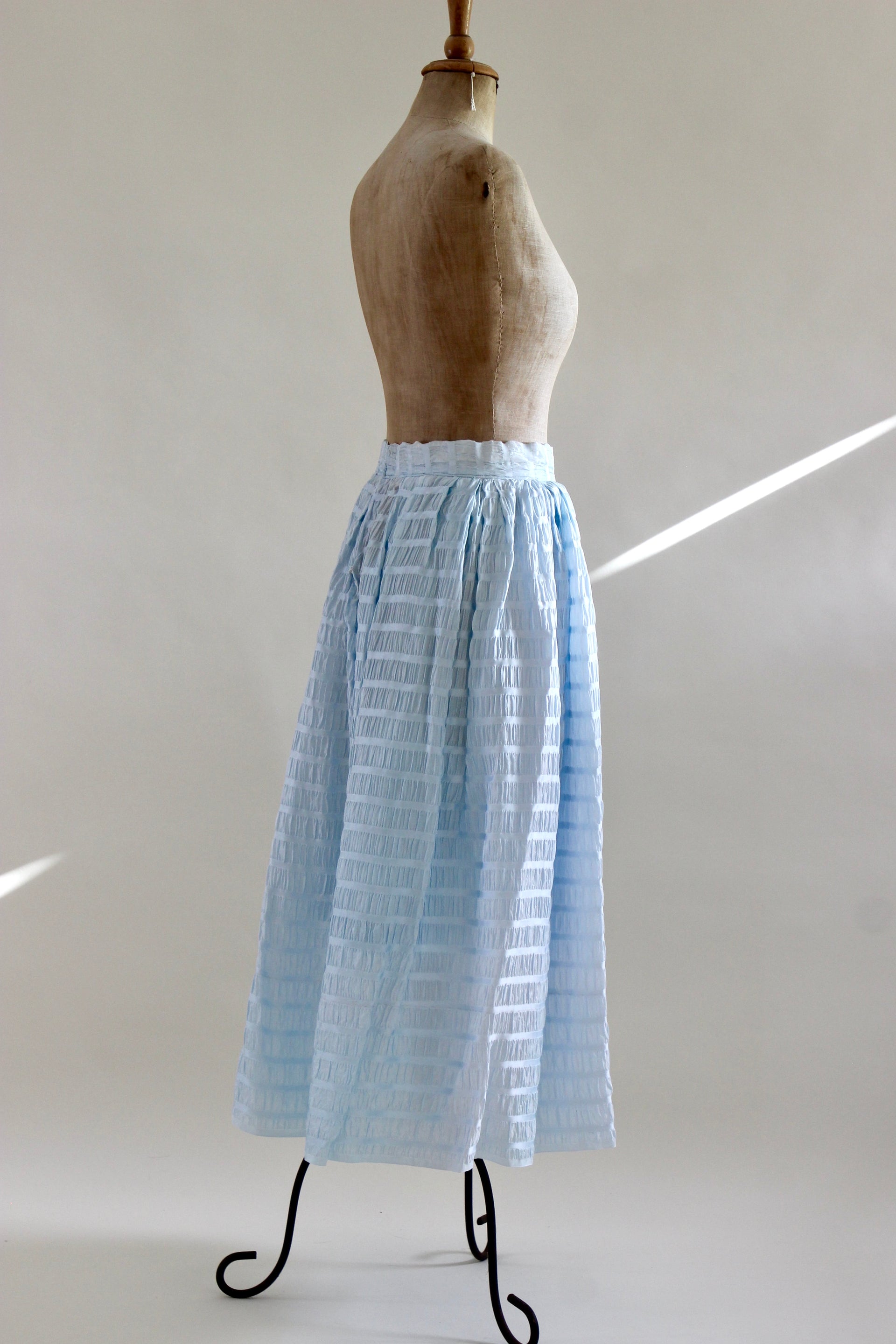 1940s Vintage Light Blue Skirt in Ruffled Fabric//Size S/M