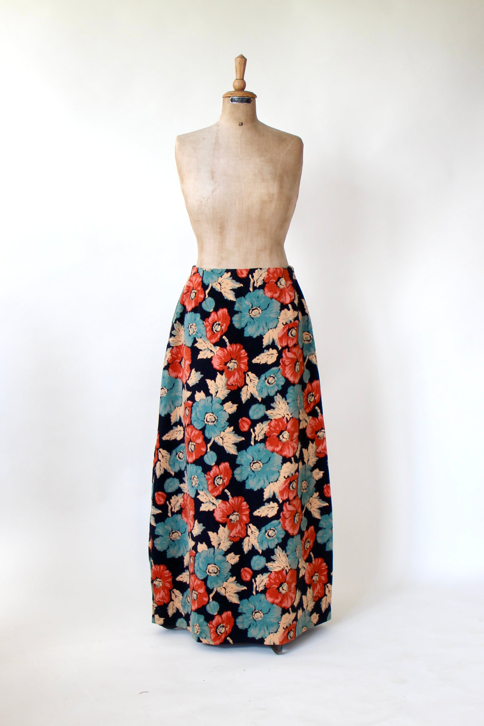 1970s High Waisted Velvet Maxi Skirt // Size S/M