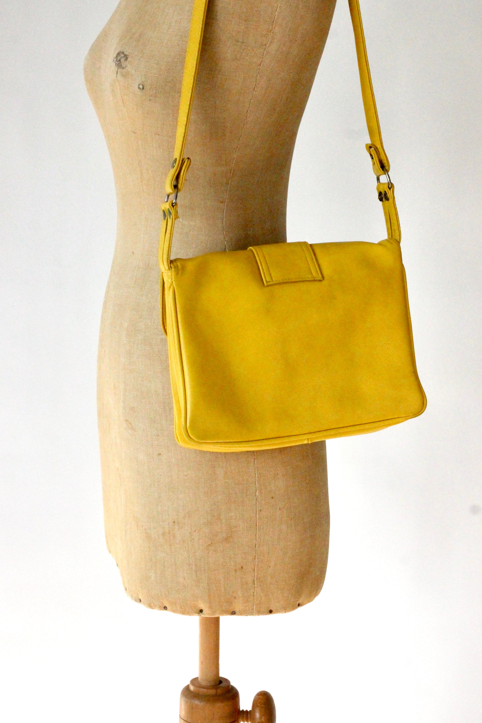 1970s Vintage Yellow Vinyl Shoulder Strap Bag
