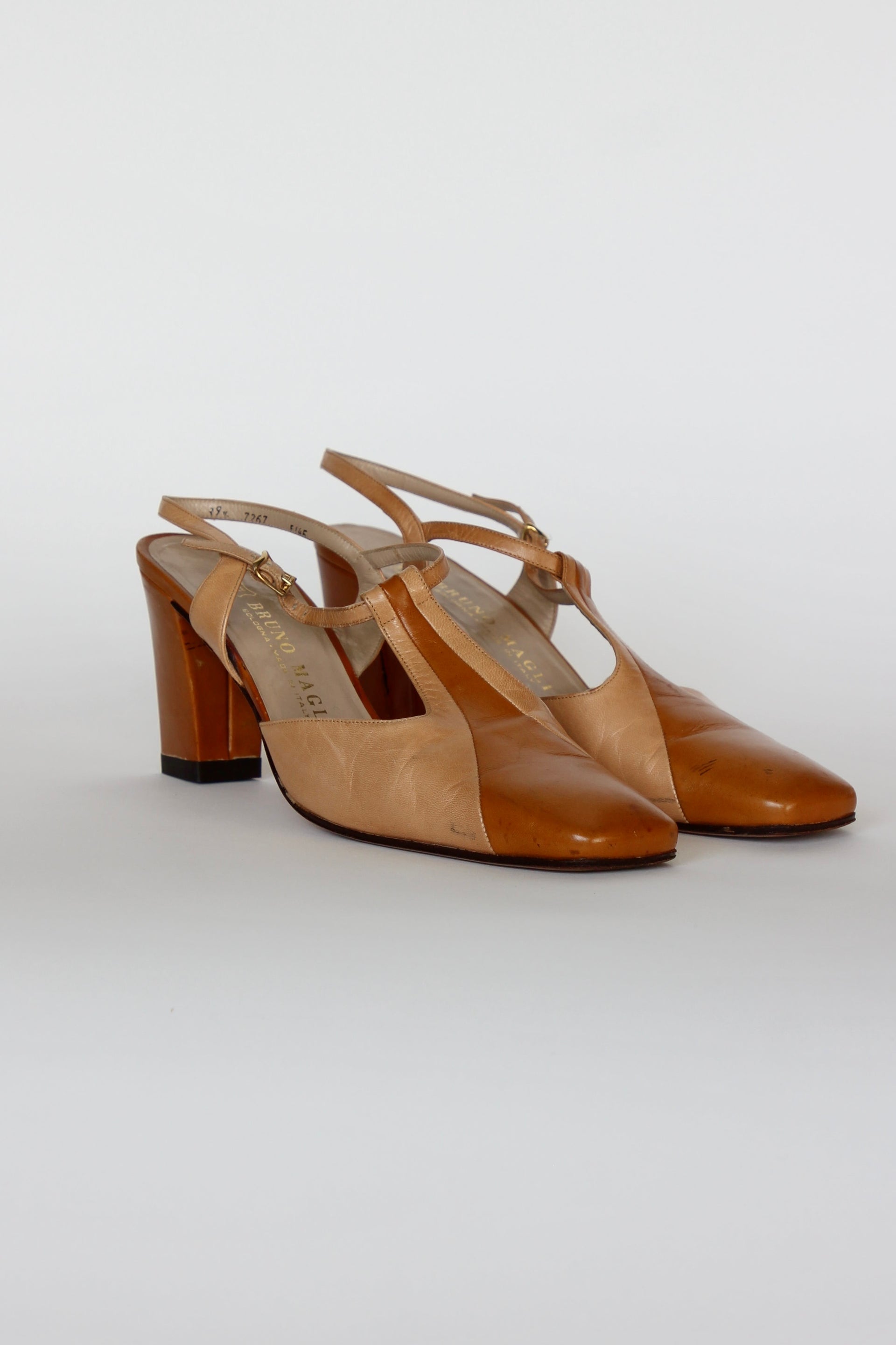 1960s Beige and Brown Leather Mid Heel Shoes // Size EU 9,5 US 8 UK 6