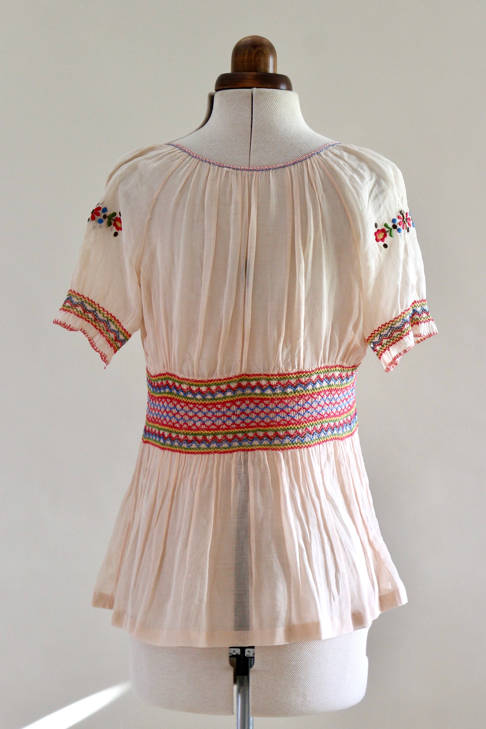 1920s 1930s Hungarian Embroidered Short Sleeve Pale Pink Top // Size XS/S