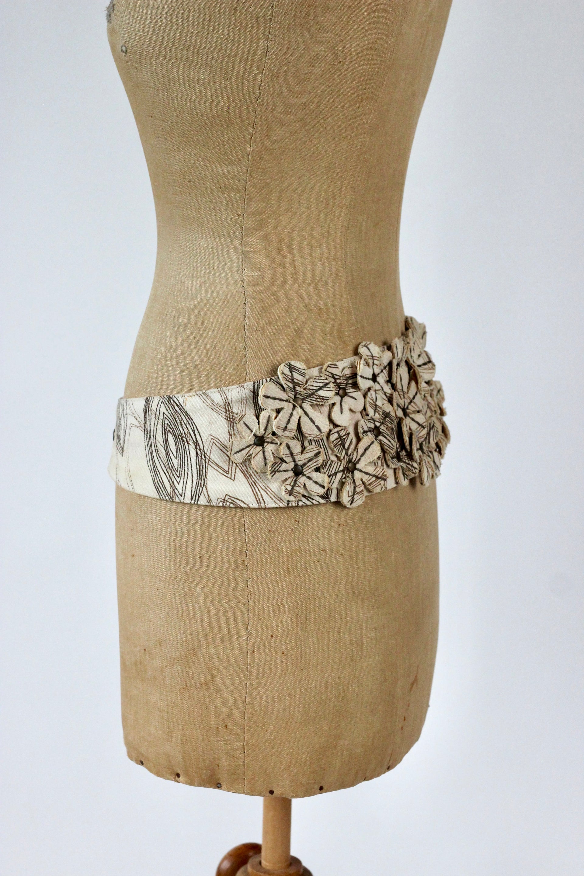 Vintage Y2K Cotton Belt with 3D Flowers // Size S/M