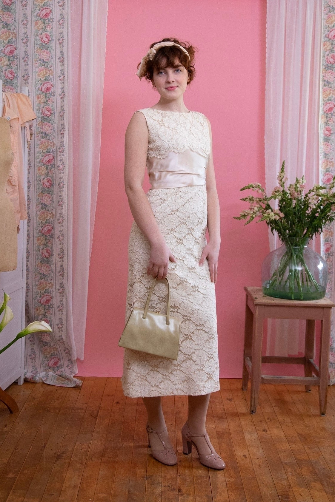 1950s 1960s Ivory Lace Dress with Pale Pink Linen //Size S/M