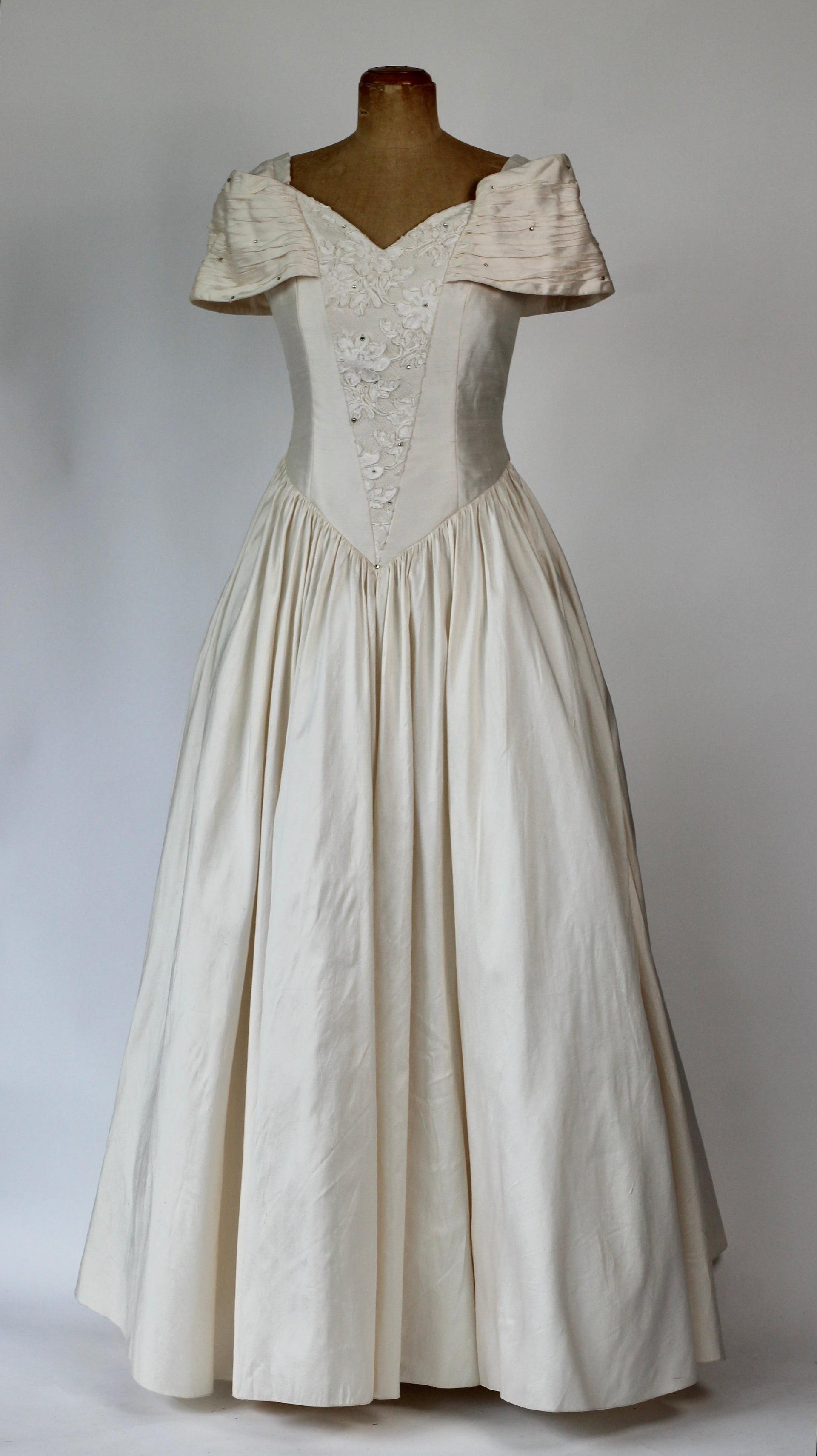 1980s Off-the-shoulder Silk Wedding Dress//Size M