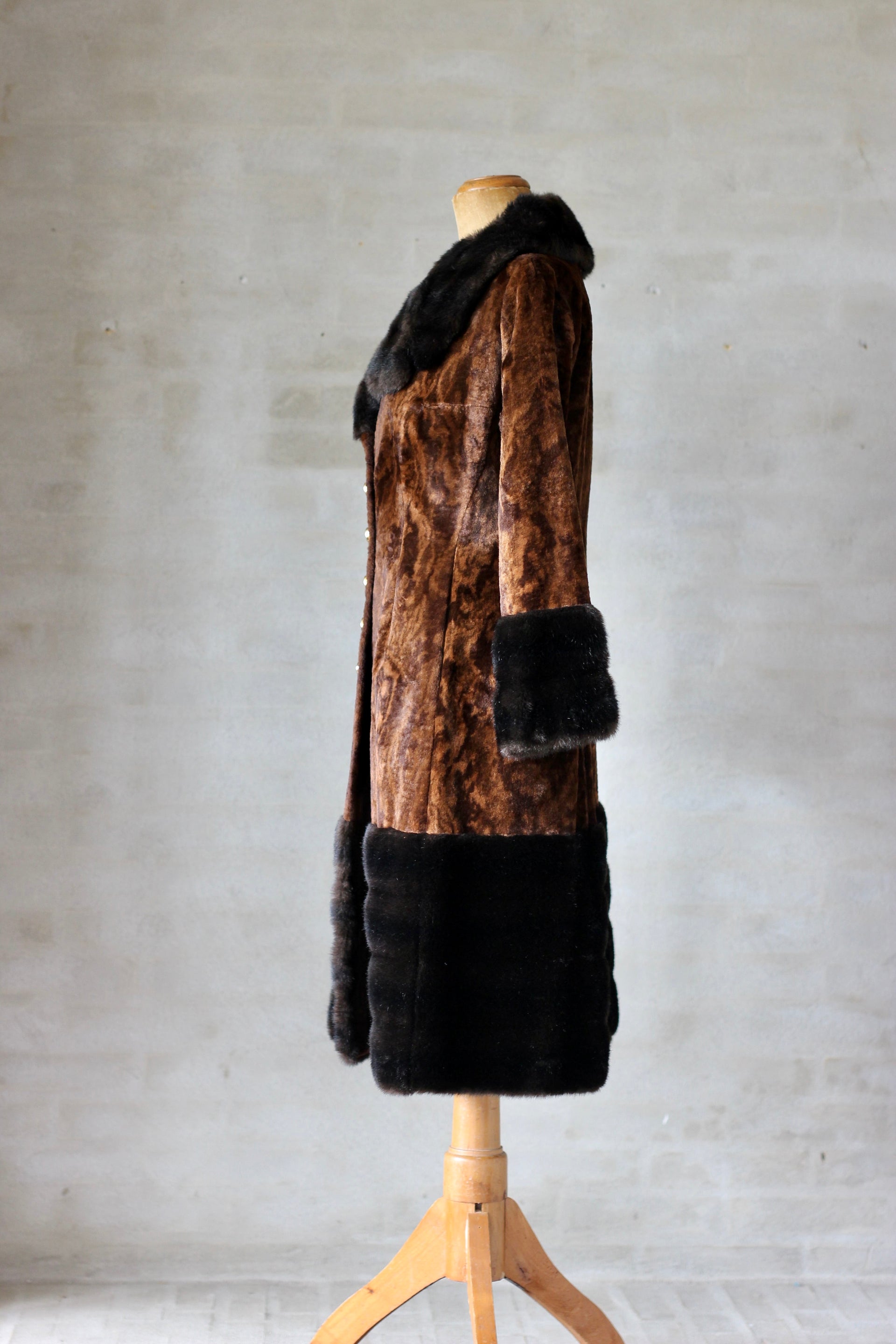 1960s  Chocolate Brown Faux Fur Coat//Size M