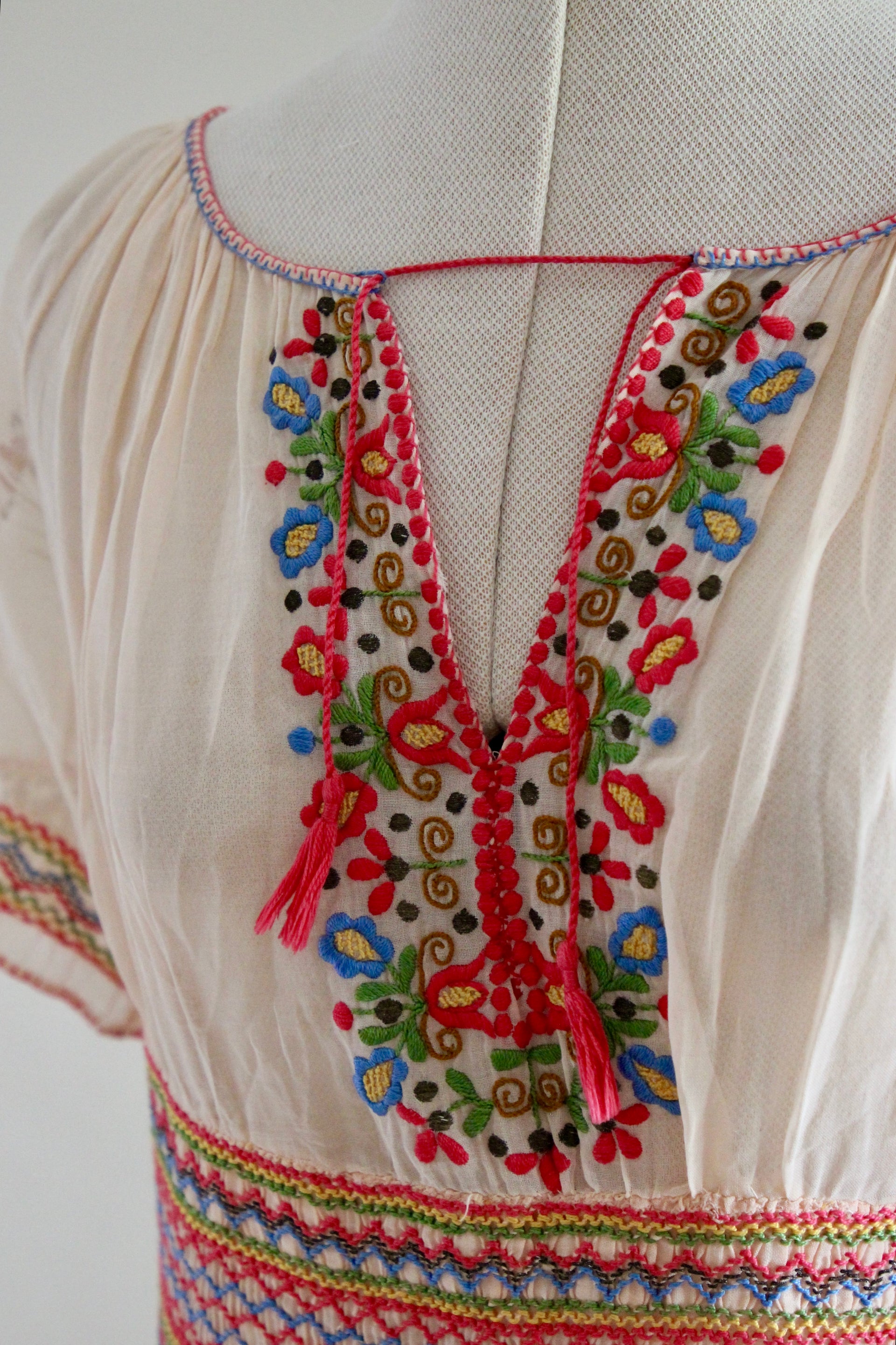 1920s 1930s Hungarian Embroidered Short Sleeve Pale Pink Top // Size XS/S