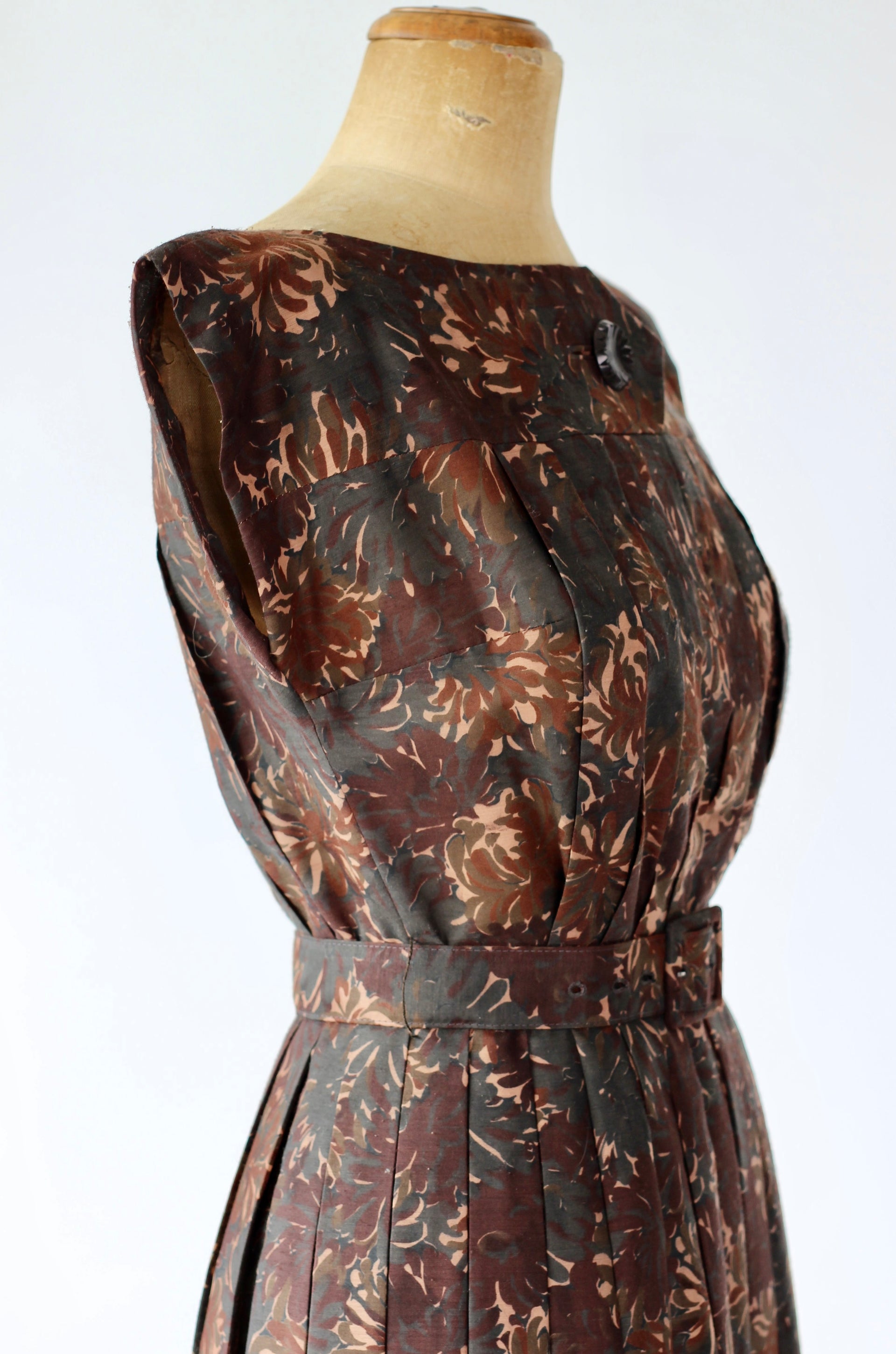 1950s Brown Cotton Dress with Abstract Floral Print//Size XS/S